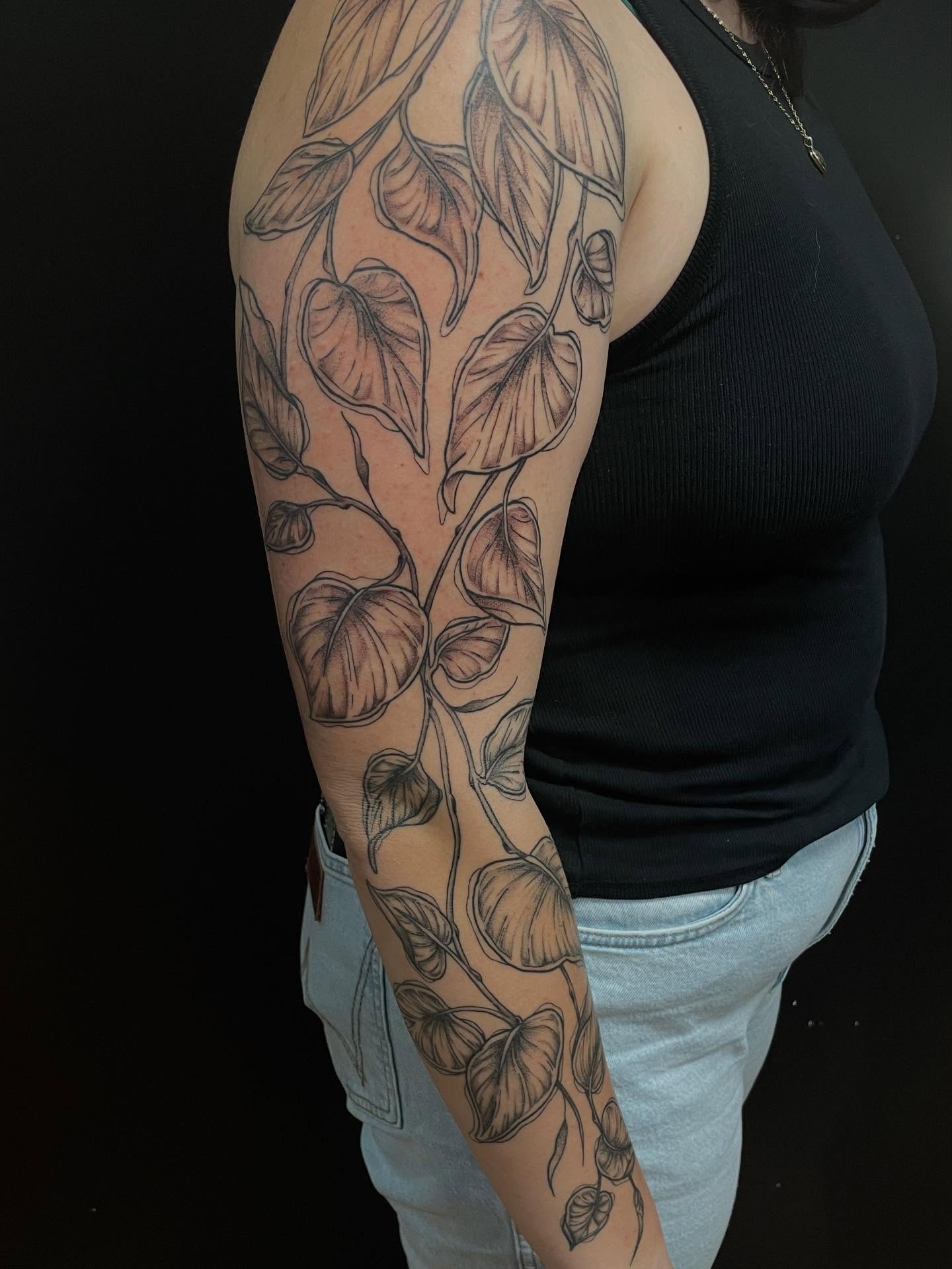 Leaf vine black and grey tattoo on the upper arm by ✦ 𝐊𝐚𝐢𝐭 ✦