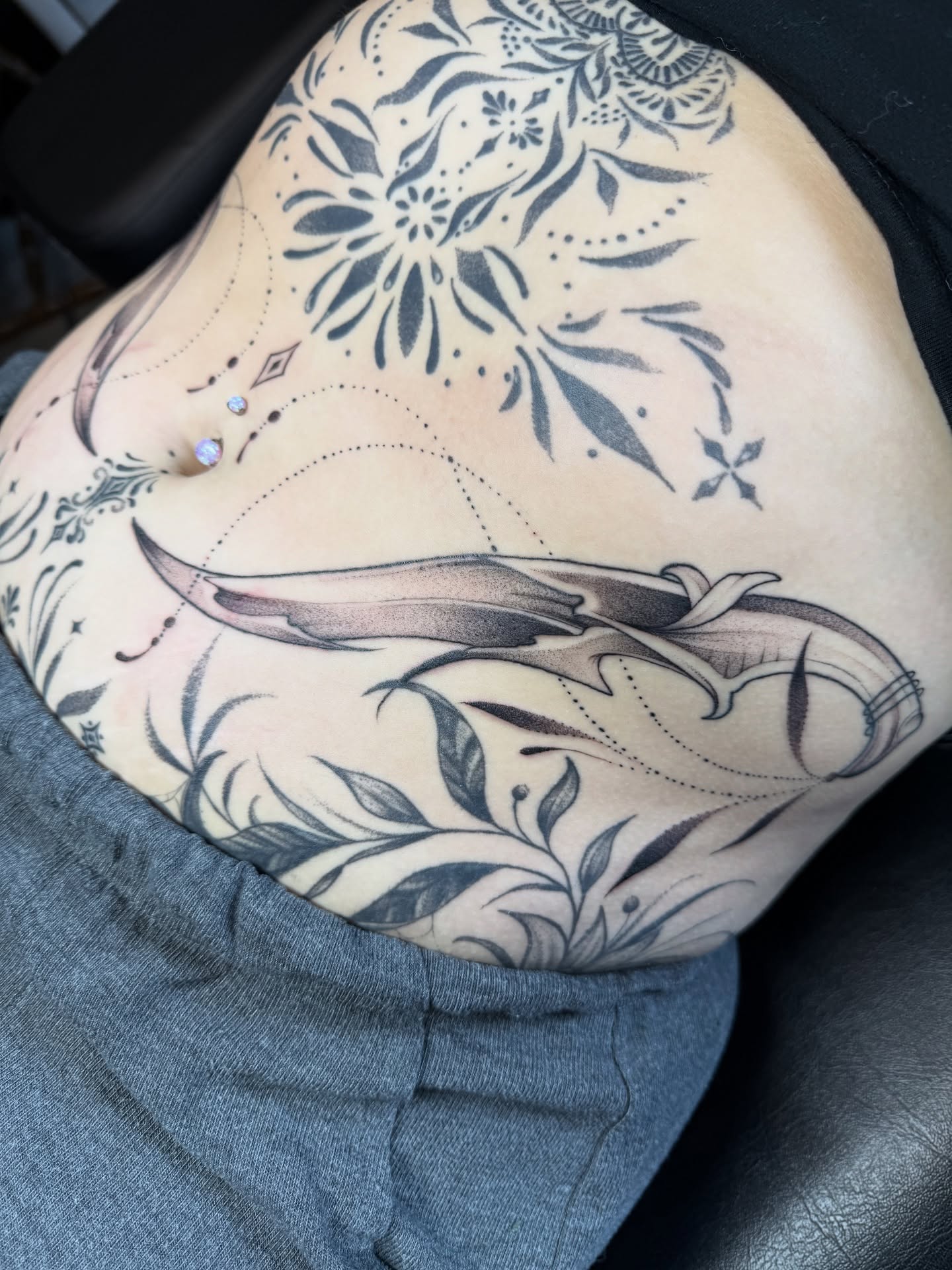 Tattoo by @taybeetattoo — black_and_grey