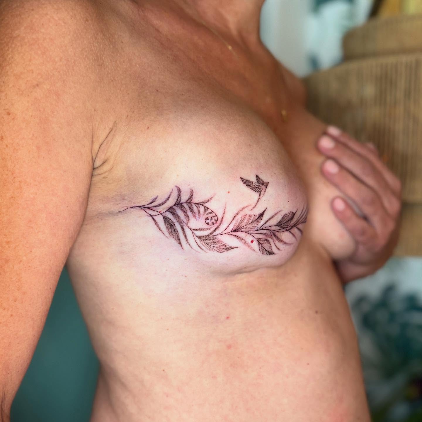 Feather black and grey tattoo on the chest by Lo Boverod - La Passoire  - Tatoueuse -