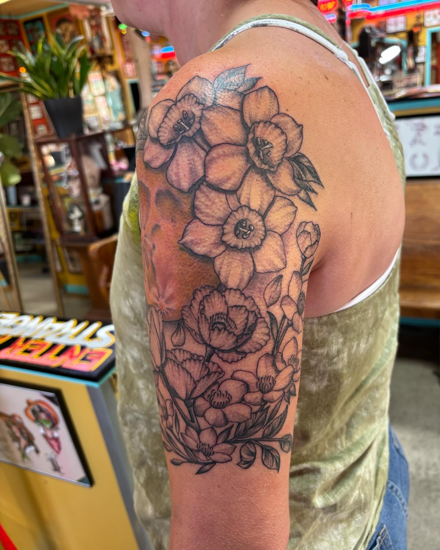 Tattoo by @gonzyiink_208 — black_and_grey