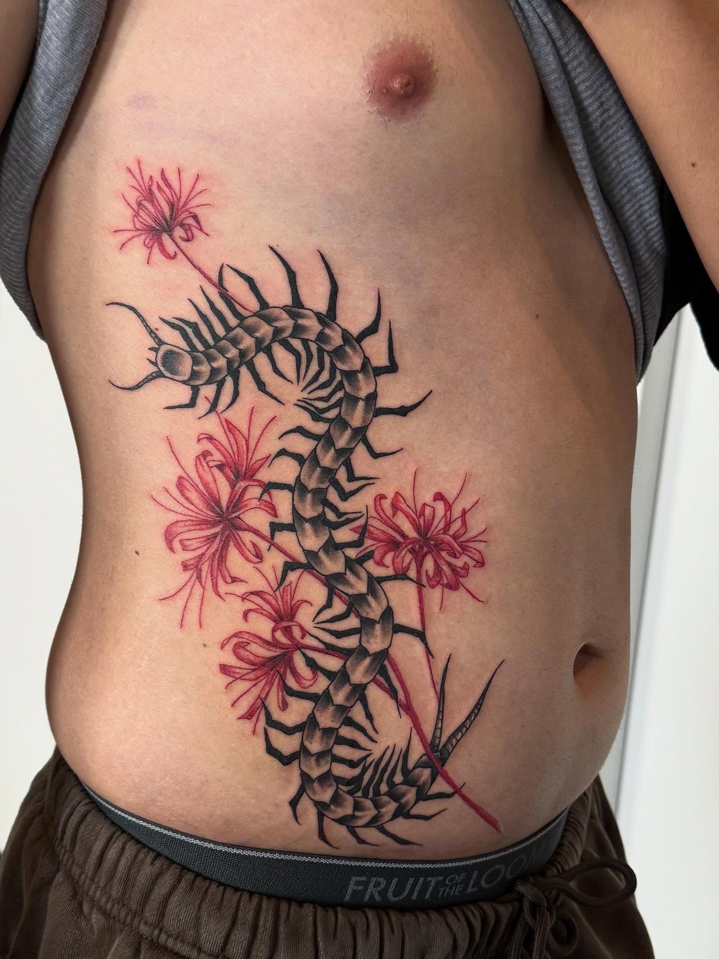 Centipede and flowers realism tattoo on the ribs by Nathalie Briseno