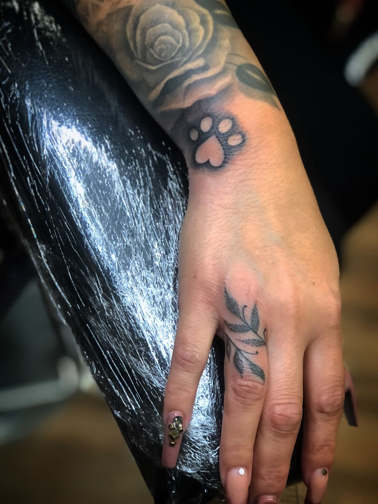 Tattoo by @cesarbee — black_and_grey