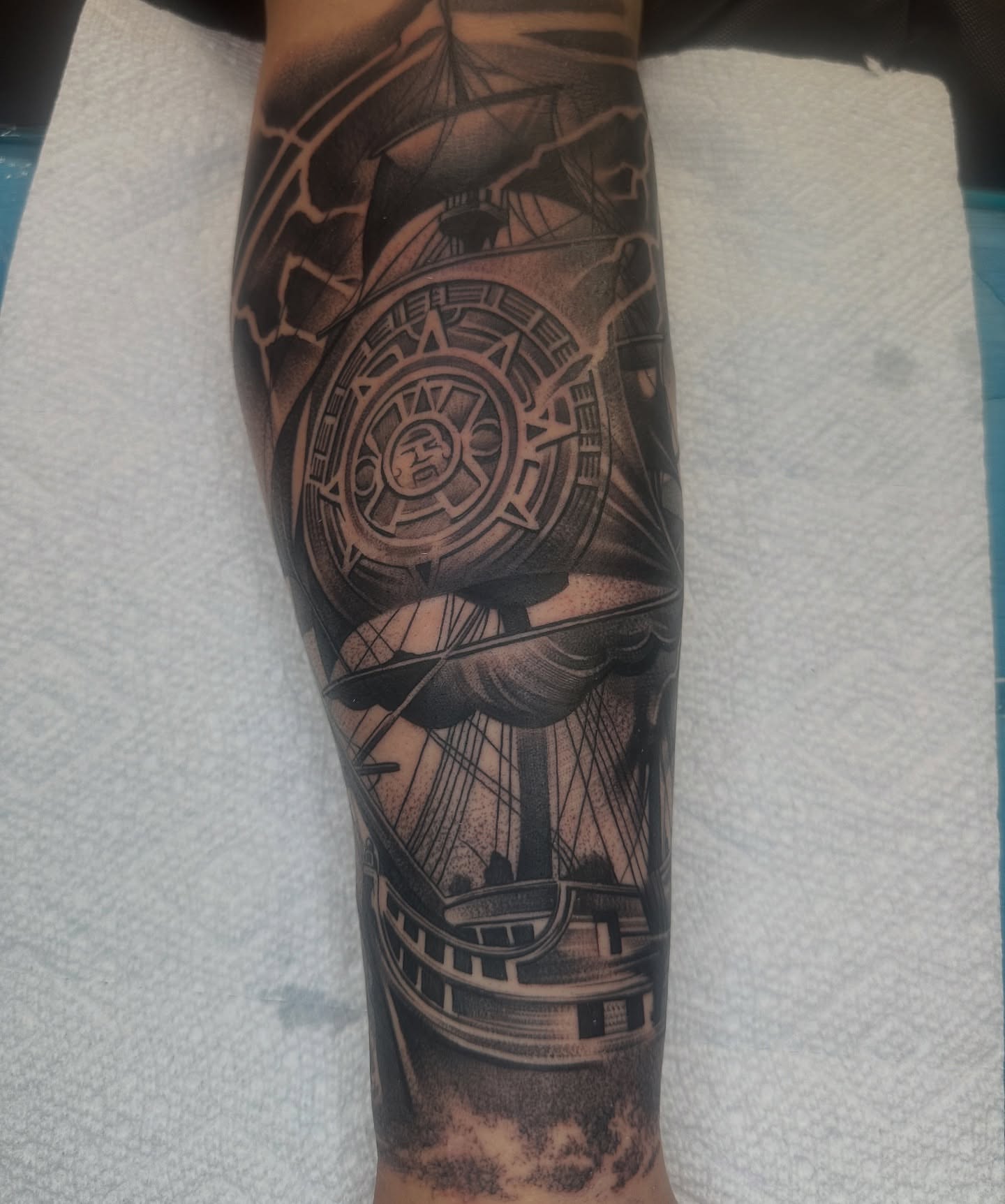 Tattoo by @bigtoons21 — black_and_grey, geometric