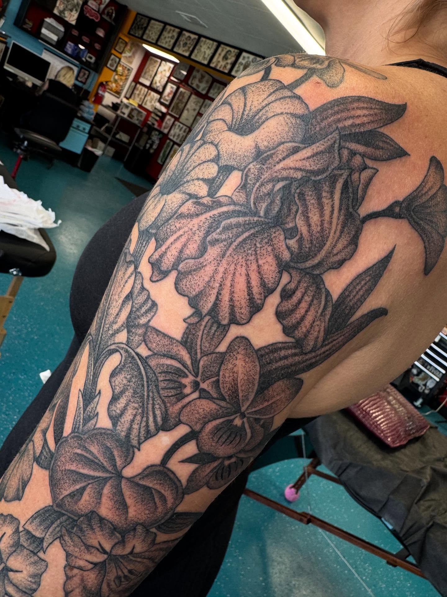 Tattoo by @averagewillie — dotwork