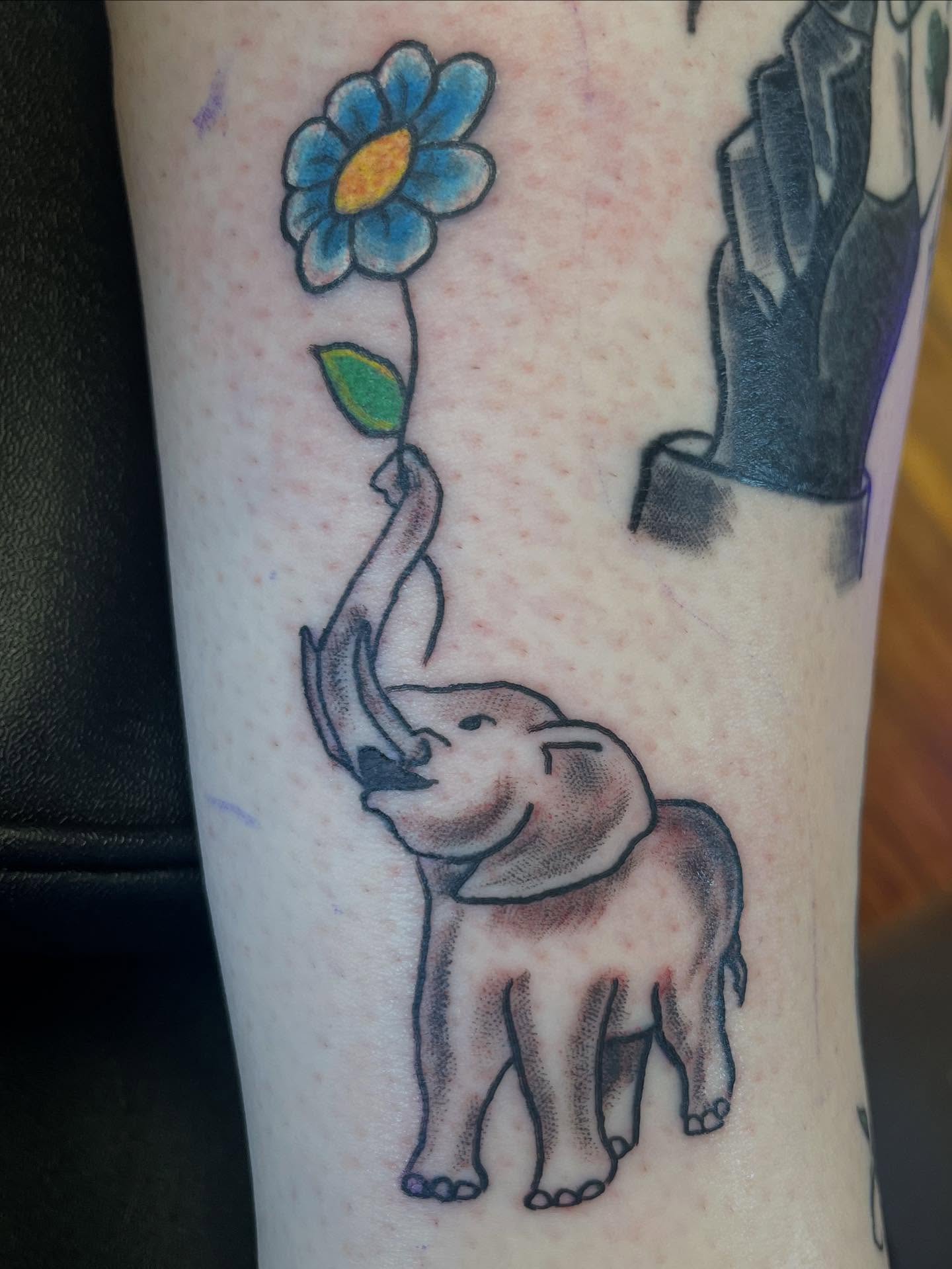 Tattoo by @tattoosicando_ — dotwork