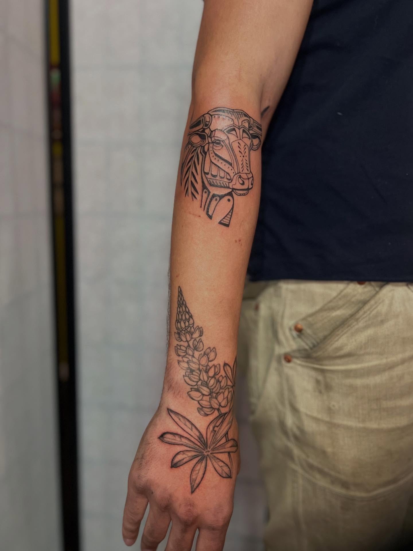 Tattoo by @zoeloutattoo — black_and_grey