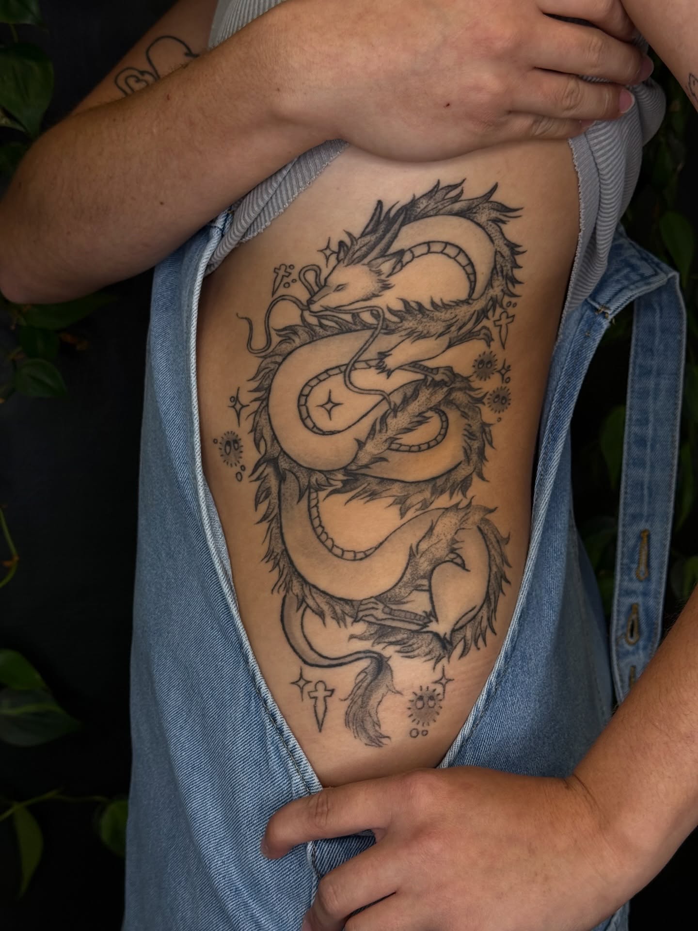 Dragon black and grey tattoo on the ribs by šianca٠࣪ā