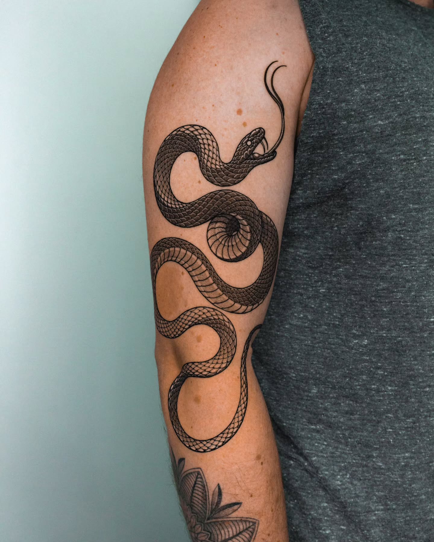 Snake black and grey tattoo on the forearm by 쿠노 Koono snaketattoo