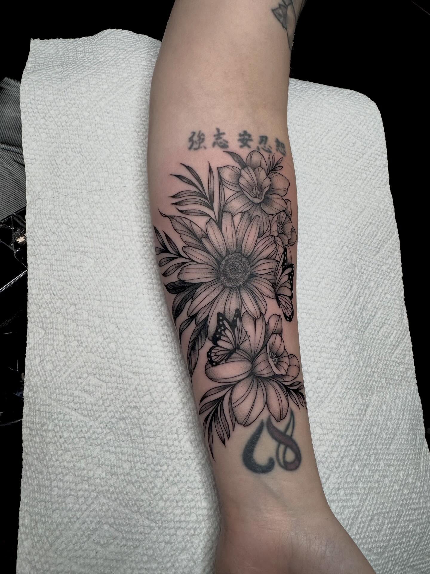 Tattoo by @l.sinatra__ — black_and_grey, realism