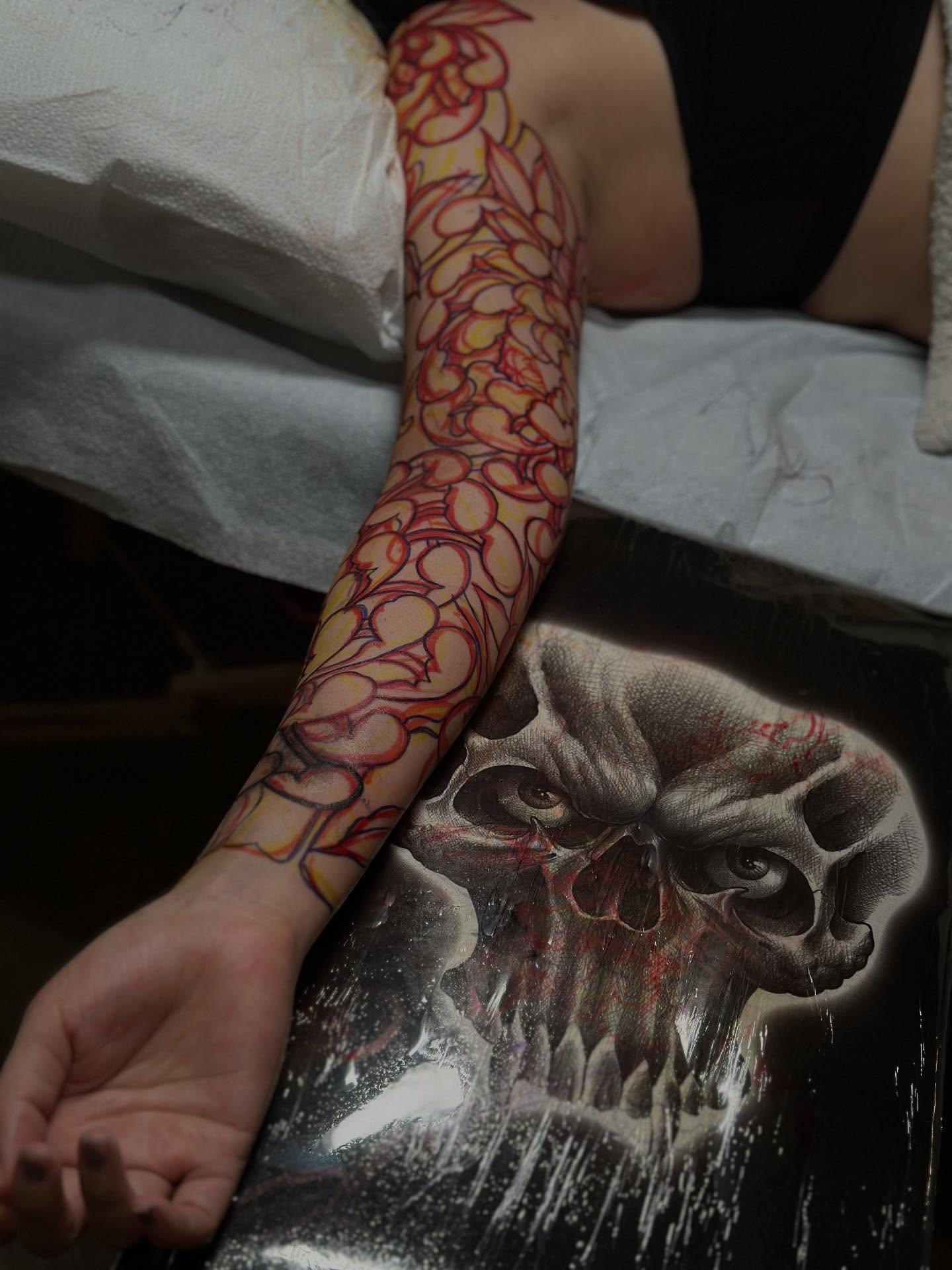 Floral pattern neo-traditional tattoo on the forearm by Kaichi Fujita, Eugene, Oregon