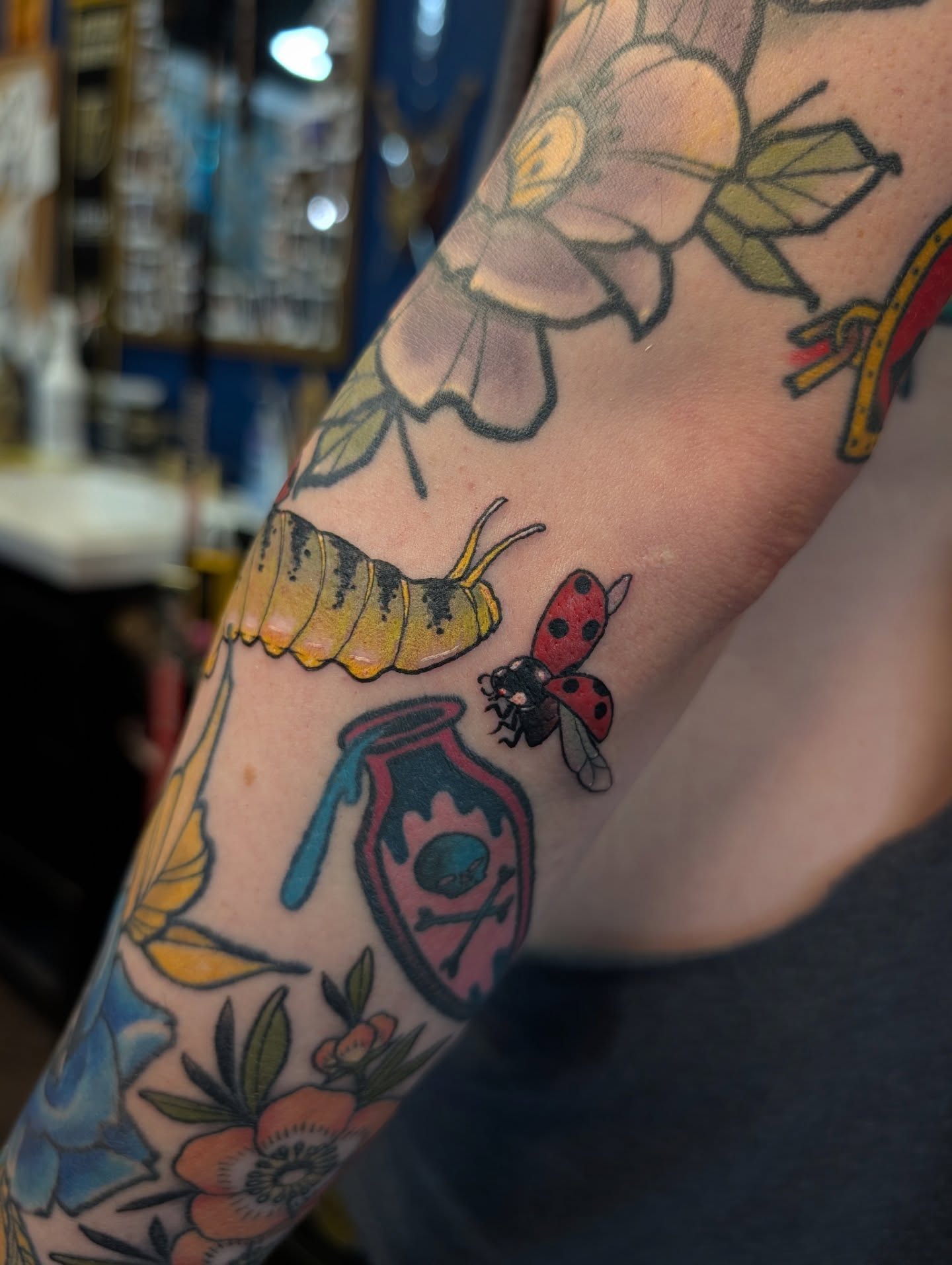 Insect and floral American traditional tattoo on the forearm by 𝑹𝒆𝒚𝒎𝒂𝒓𝒄 𝑫𝒂𝒚𝒂𝒖𝒐𝒏