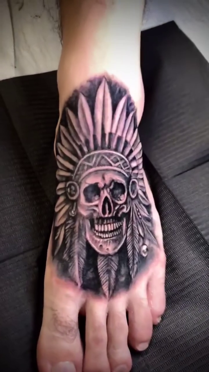 Skull with headdress on foot realism tattoo on the foot by William Gualteros