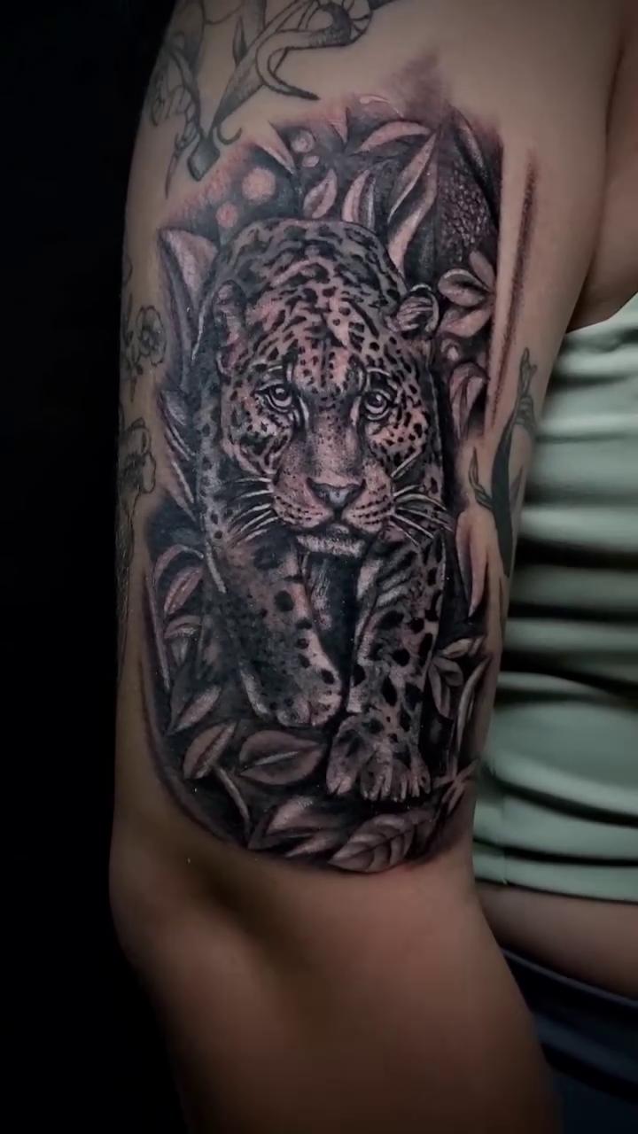 Leopard in foliage realism tattoo on the chest by William Gualteros