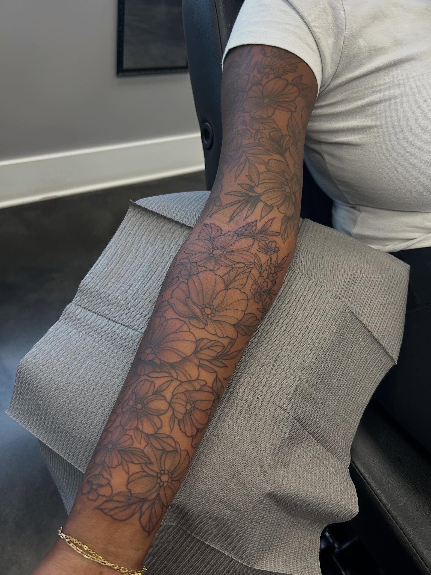 Tattoo by @samibattle — black_and_grey
