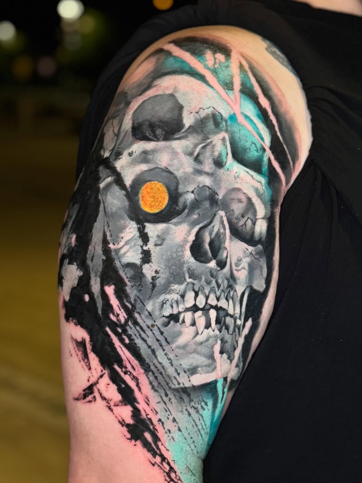 Skull realism tattoo on the shoulder by Travis Thorpe