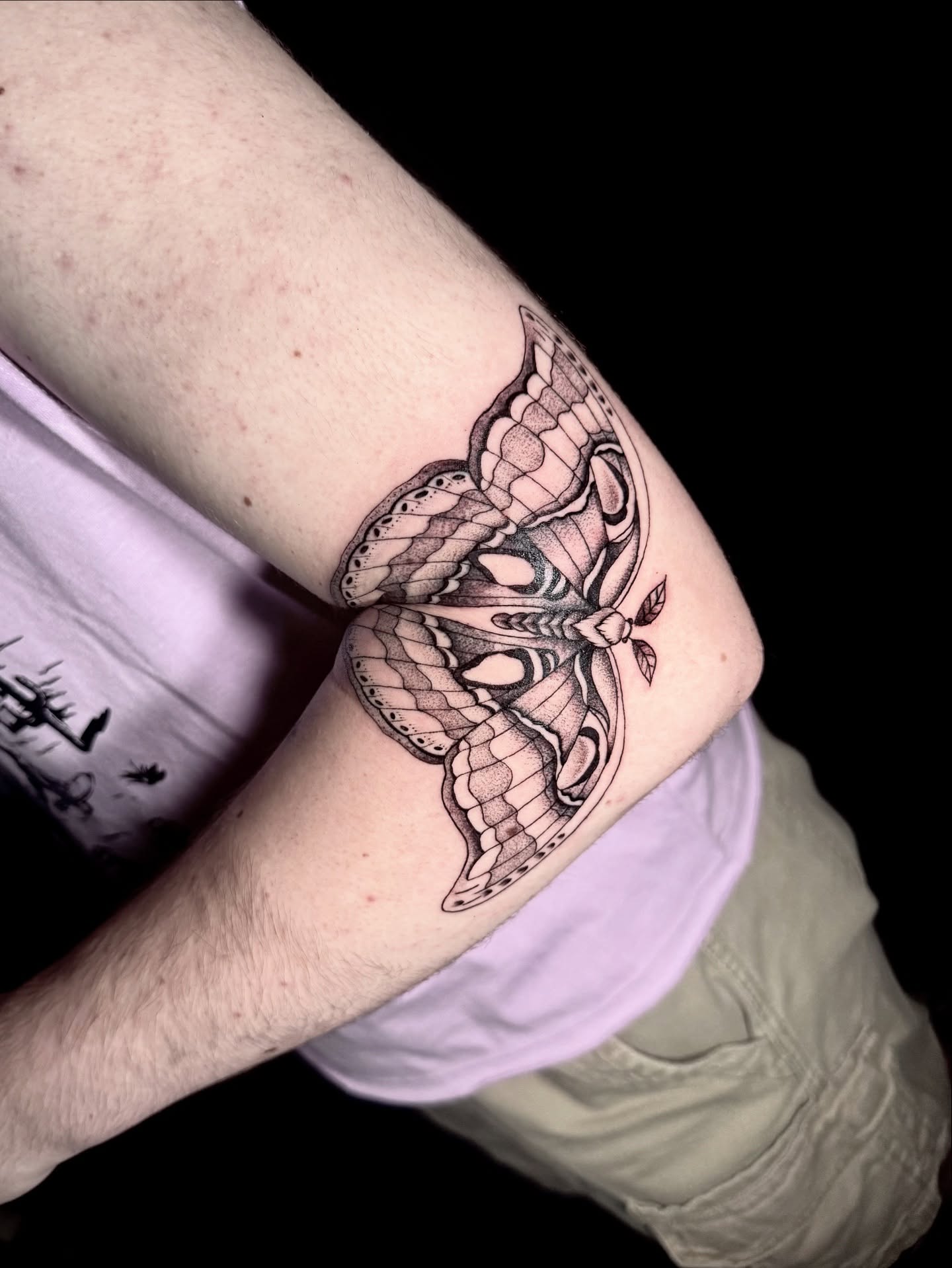 Tattoo by @dante_srs — dotwork, black_and_grey