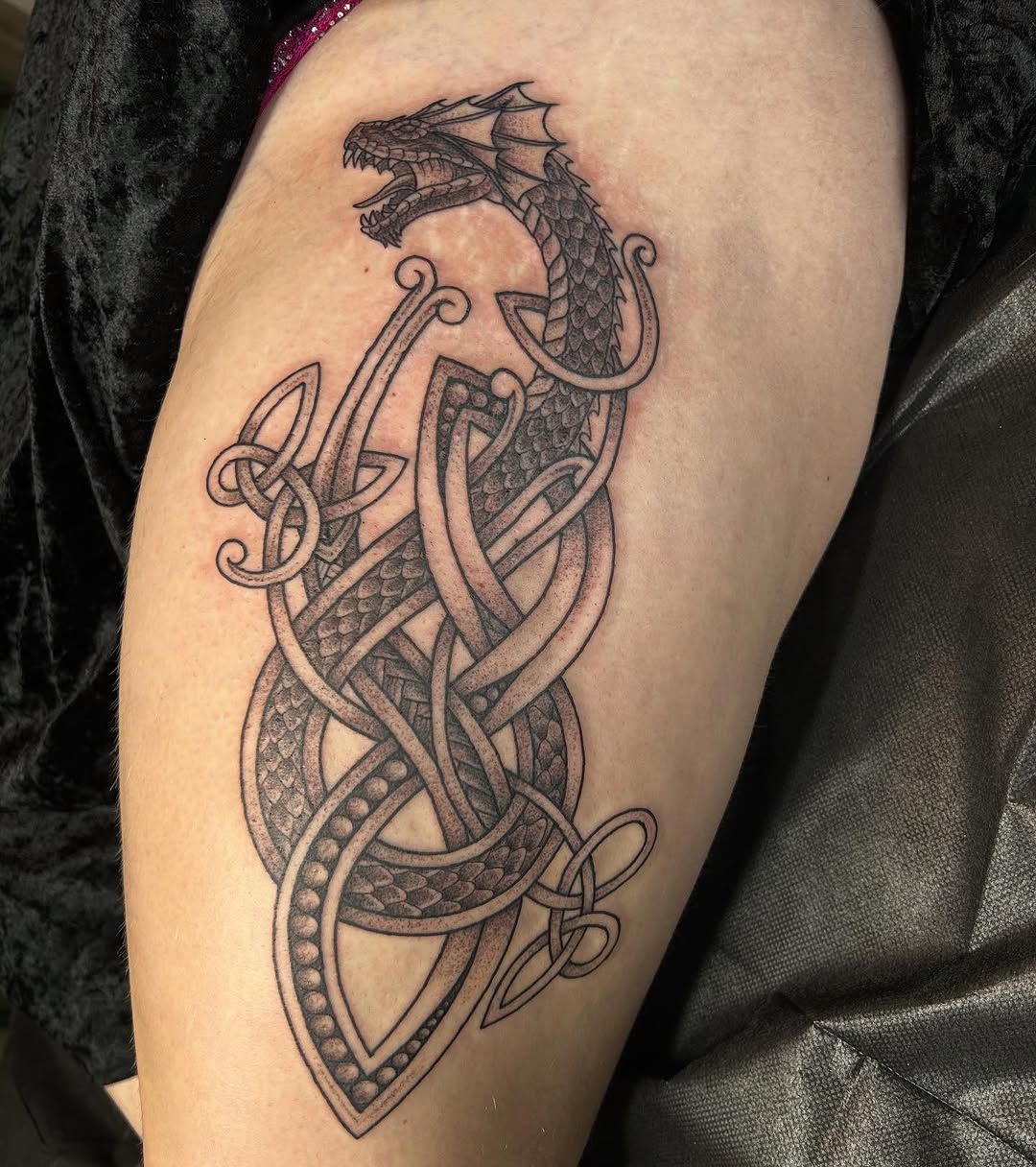 Tattoo by @inkslingingtattoo โ japanese_irezumi, blackwork