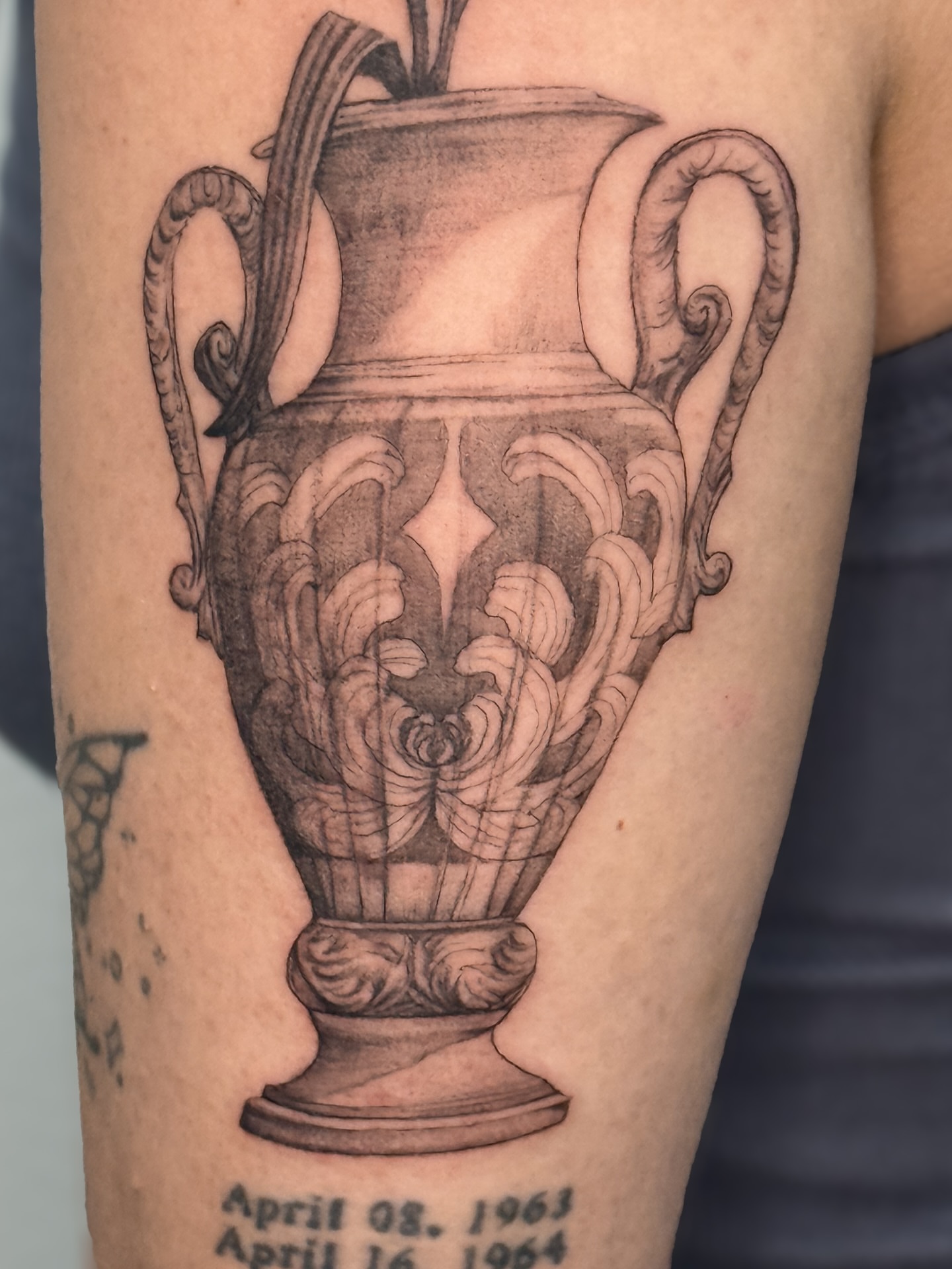 Tattoo by @natalierosas_ โ black_and_grey