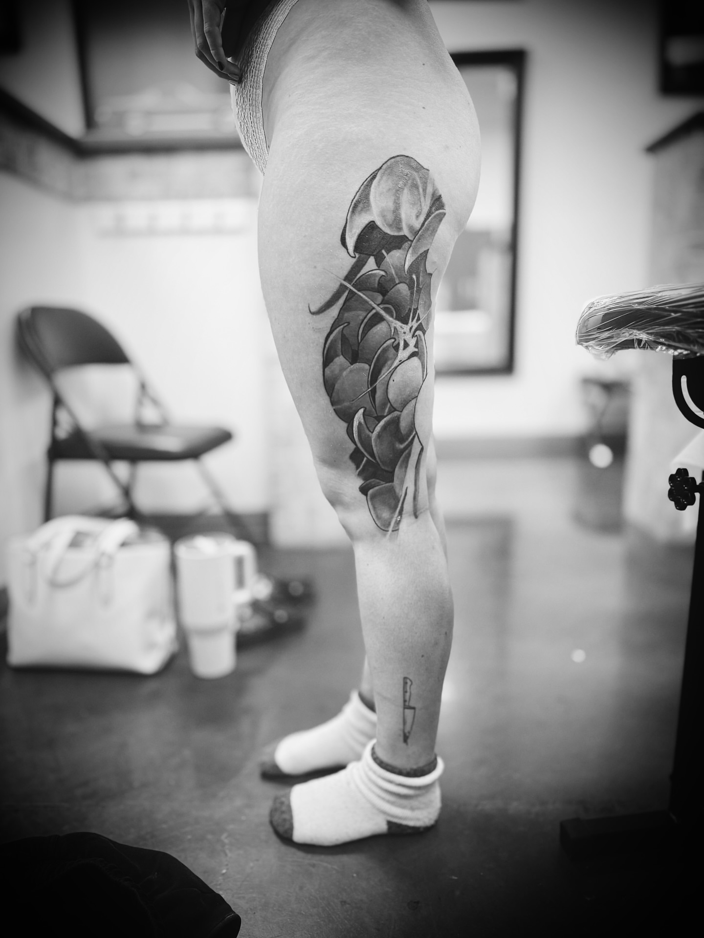 Calla lily black and grey tattoo on the calf by Julian Olson