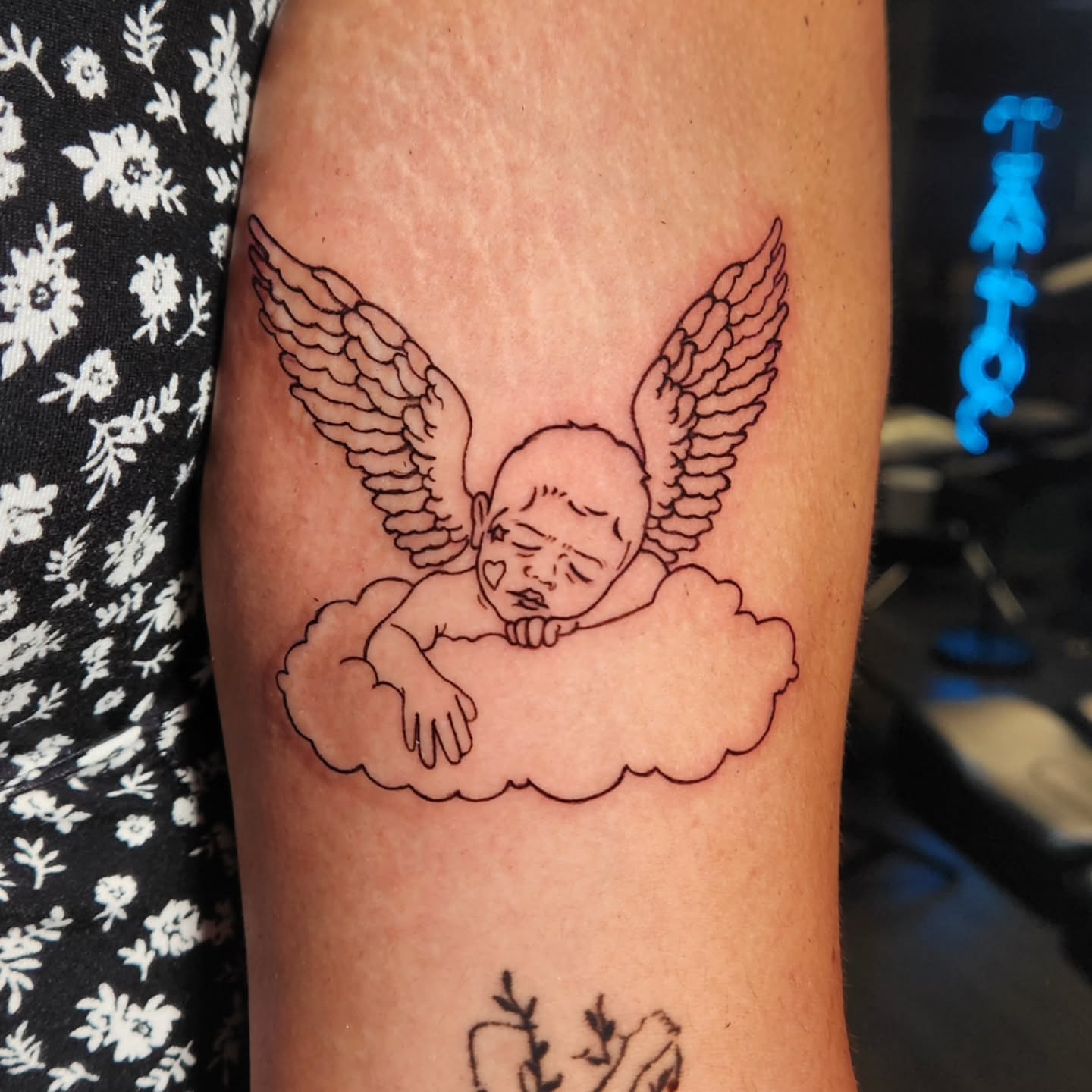 Tattoo by @alexmoska_tattoo — minimalist