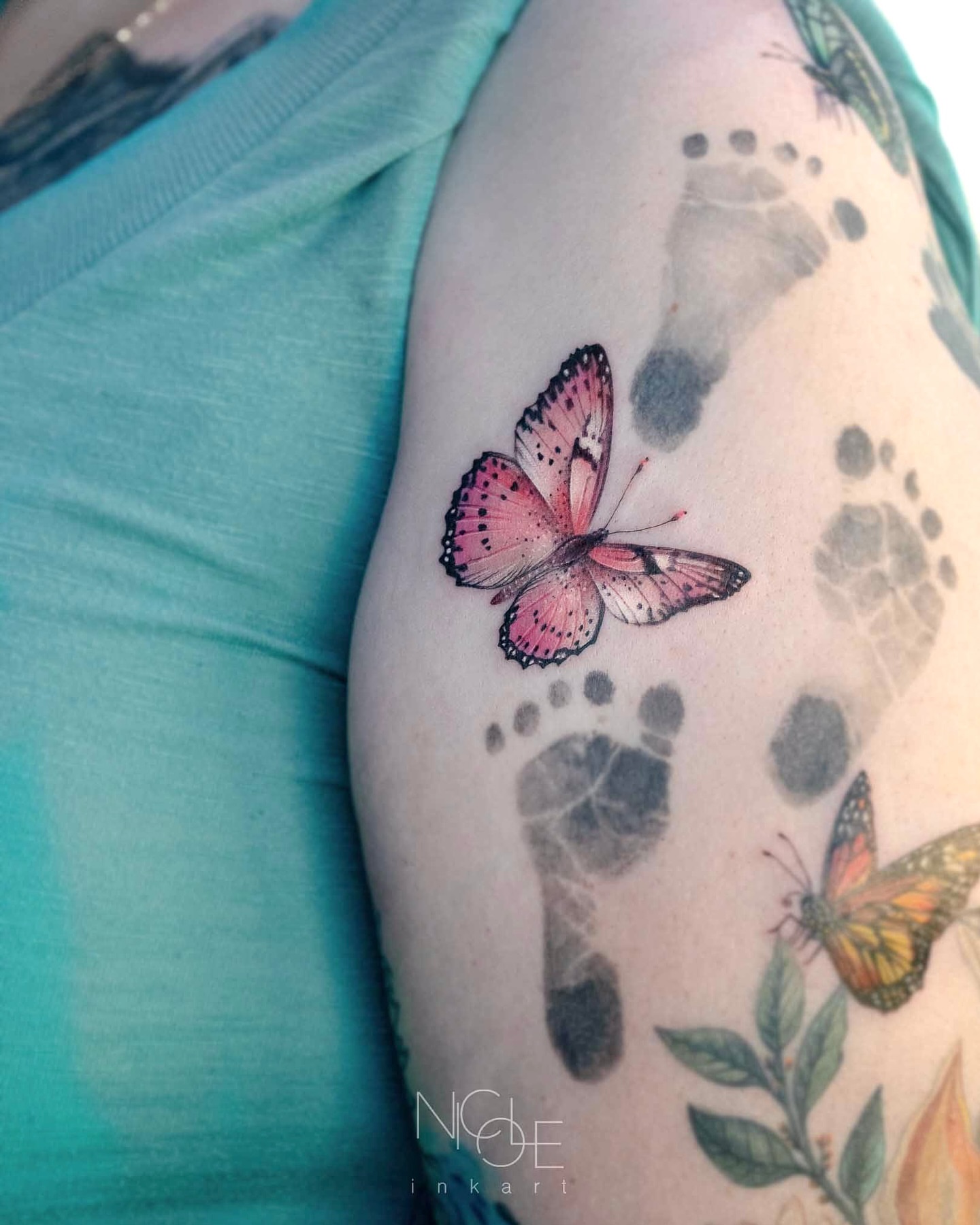Butterfly realism tattoo on the upper arm by 𝐍𝐈𝐂𝐎𝐋𝐄 𝐋