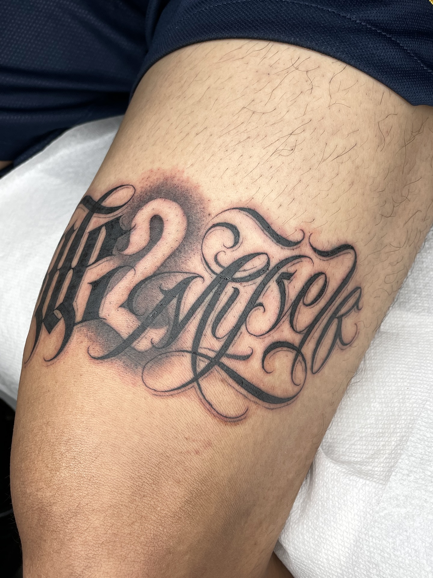 Script lettering lettering script tattoo on the leg by Joon 치카노레터링