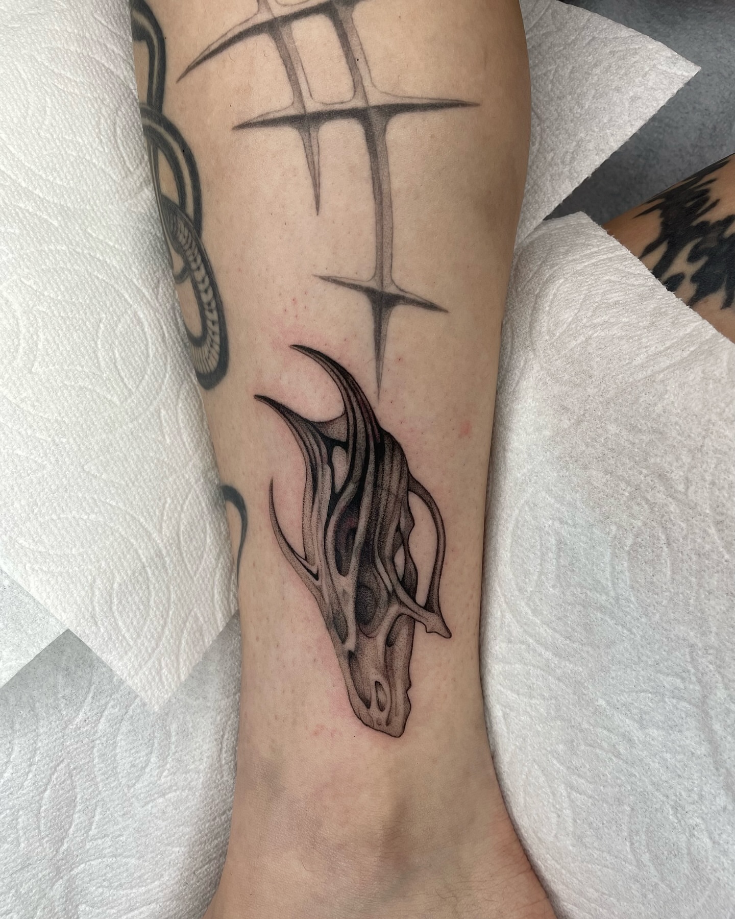 Tattoo by @carolineraer โ black_and_grey, geometric