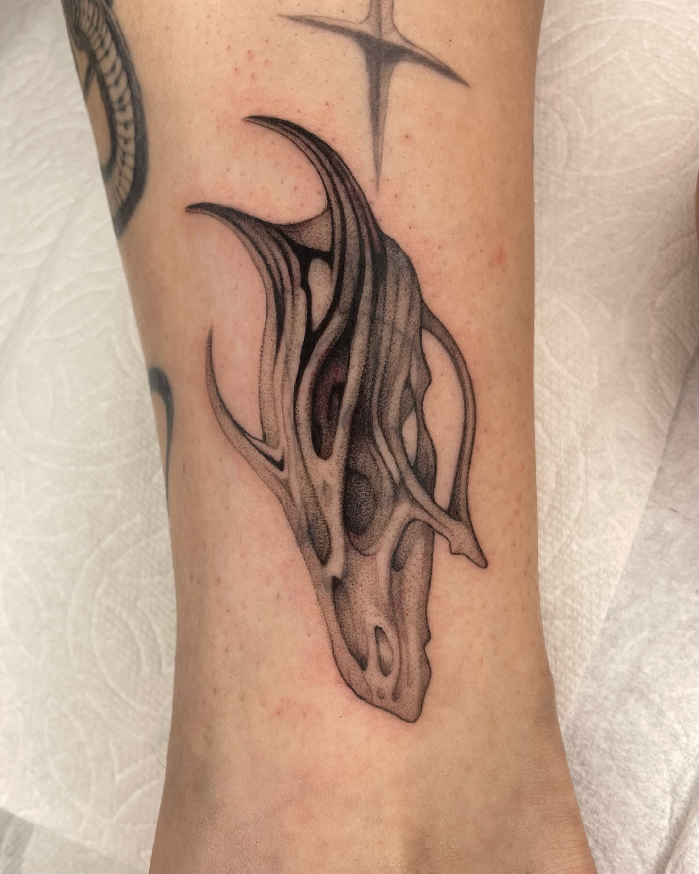 Tattoo by @carolineraer โ black_and_grey