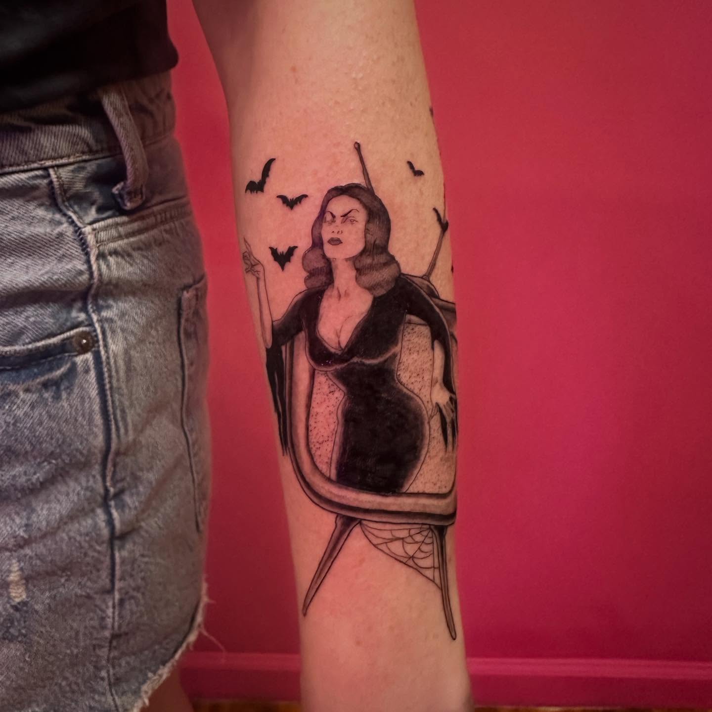 Tattoo by @roses.in.gloom — black_and_grey