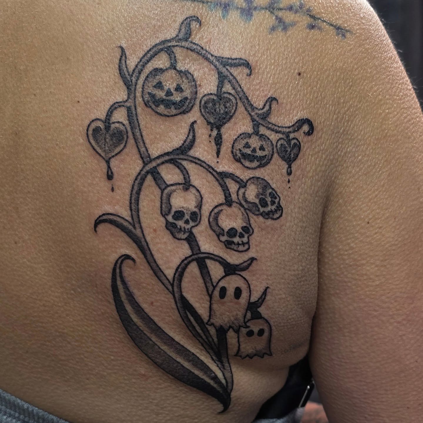 Tattoo by @lizz_zee — black_and_grey