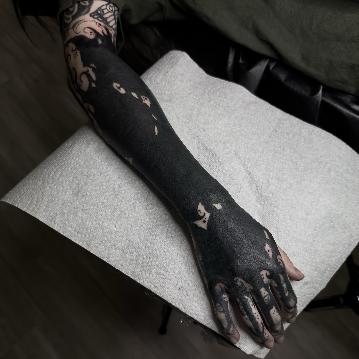 Skulls and bones black and grey tattoo on the upper arm by ⚔️Andreas Dolleschal⚔️
