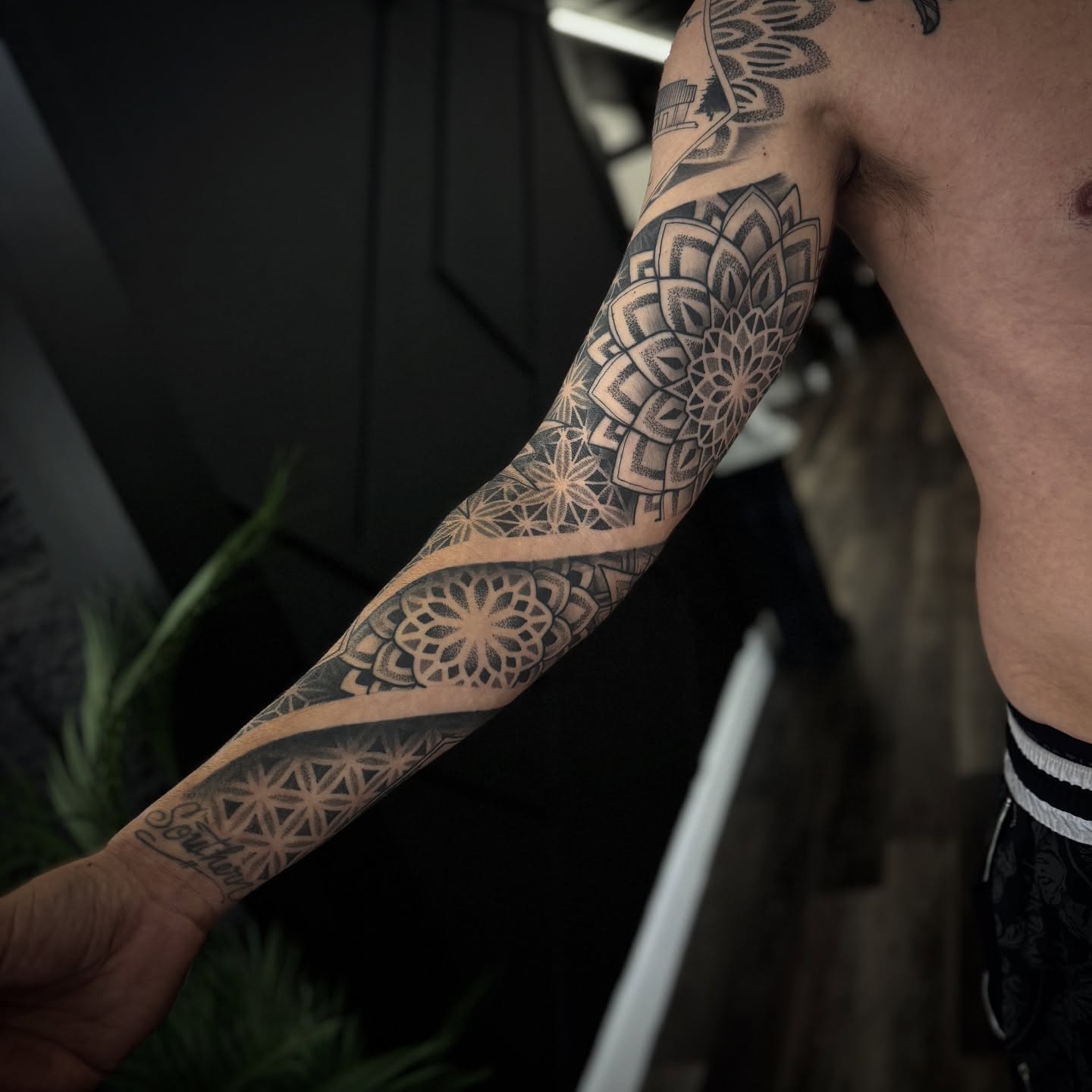 Tattoo by @paul_schnellmynuts — geometric