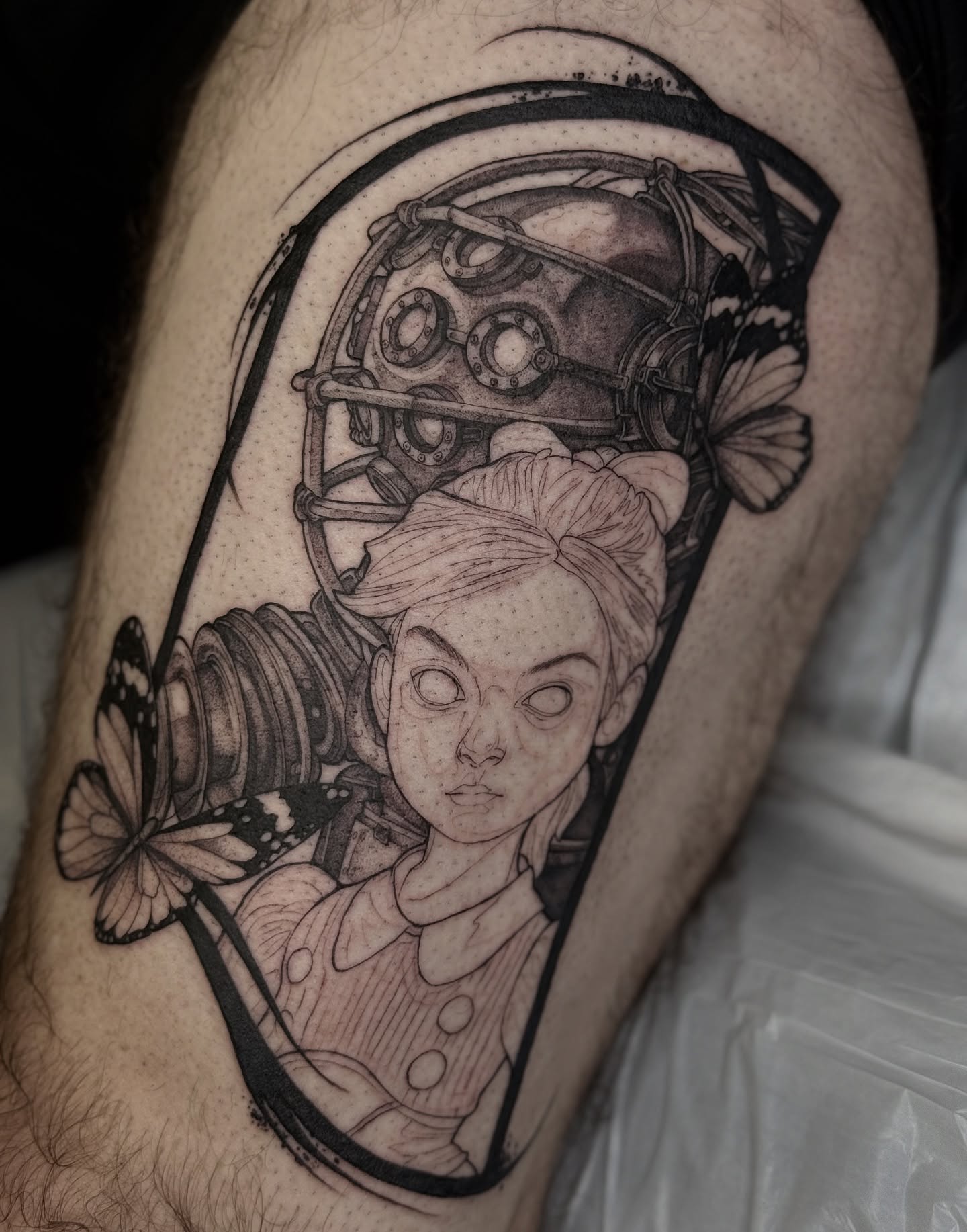 Cyborg girl realism tattoo on the thigh by 𝕂𝕒𝕪𝕝𝕒 𝕄𝕒𝕣𝕚𝕖 𝔹𝕝𝕚𝕤𝕤