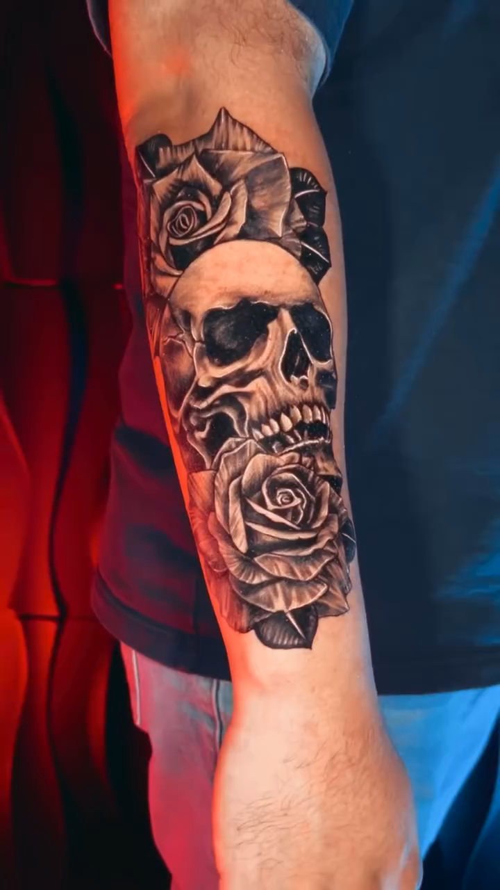 Skull and roses realism tattoo by Charlie Soto
