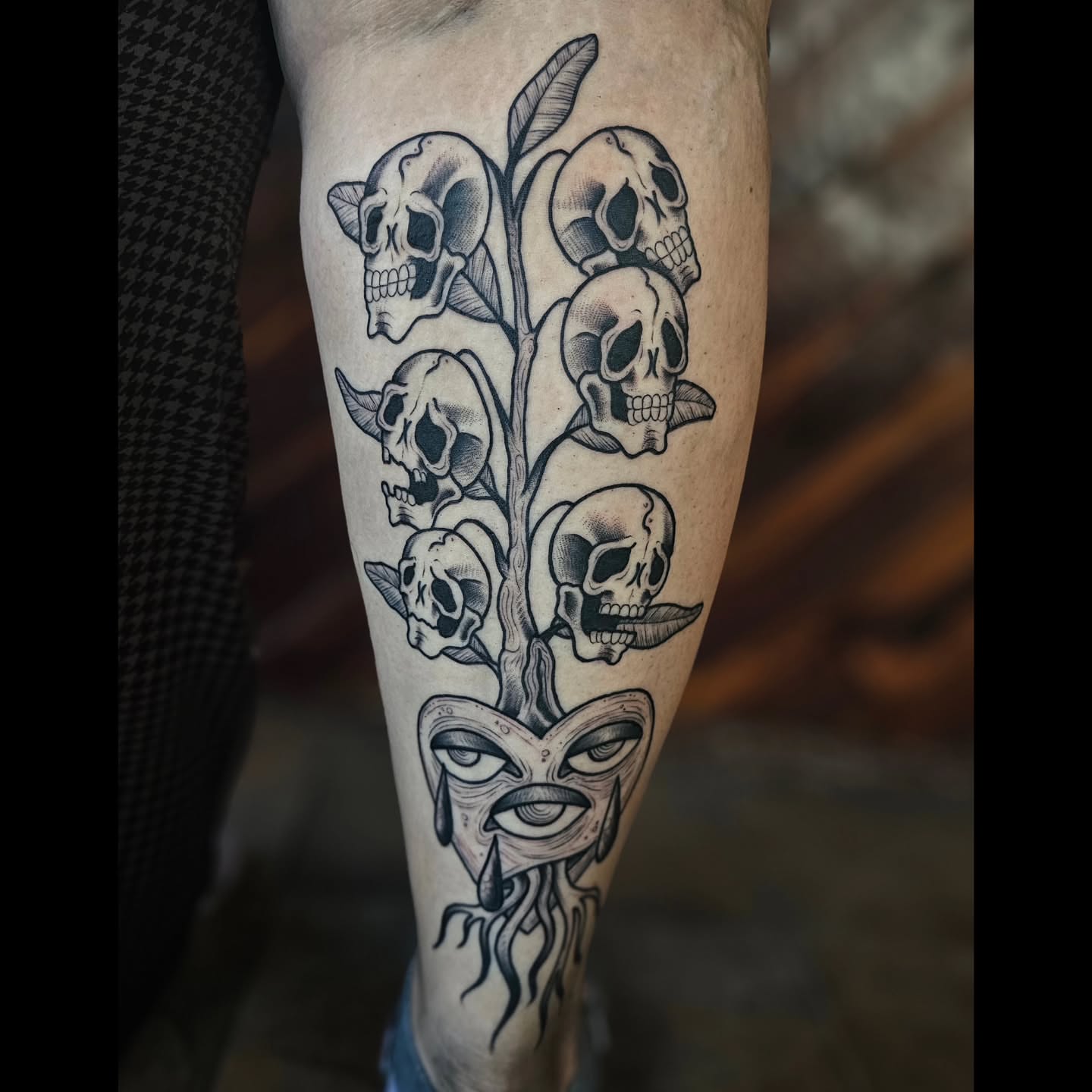 Tattoo by @doveandtoad — black_and_grey