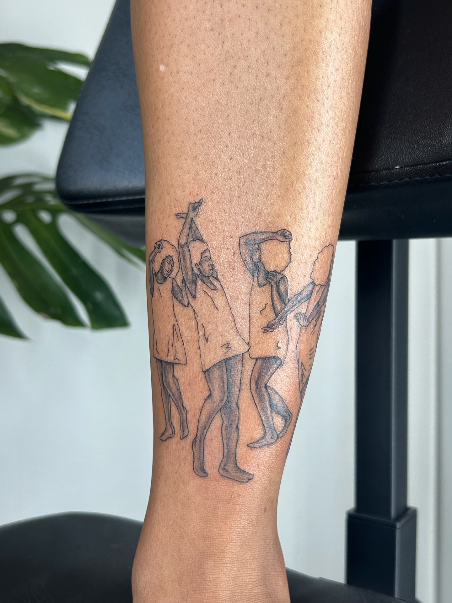 Dancers black and grey tattoo on the calf by ༻𝐓𝐡𝐞 𝐒𝐤𝐢𝐧 𝐆𝐚𝐫𝐝𝐞𝐧༺