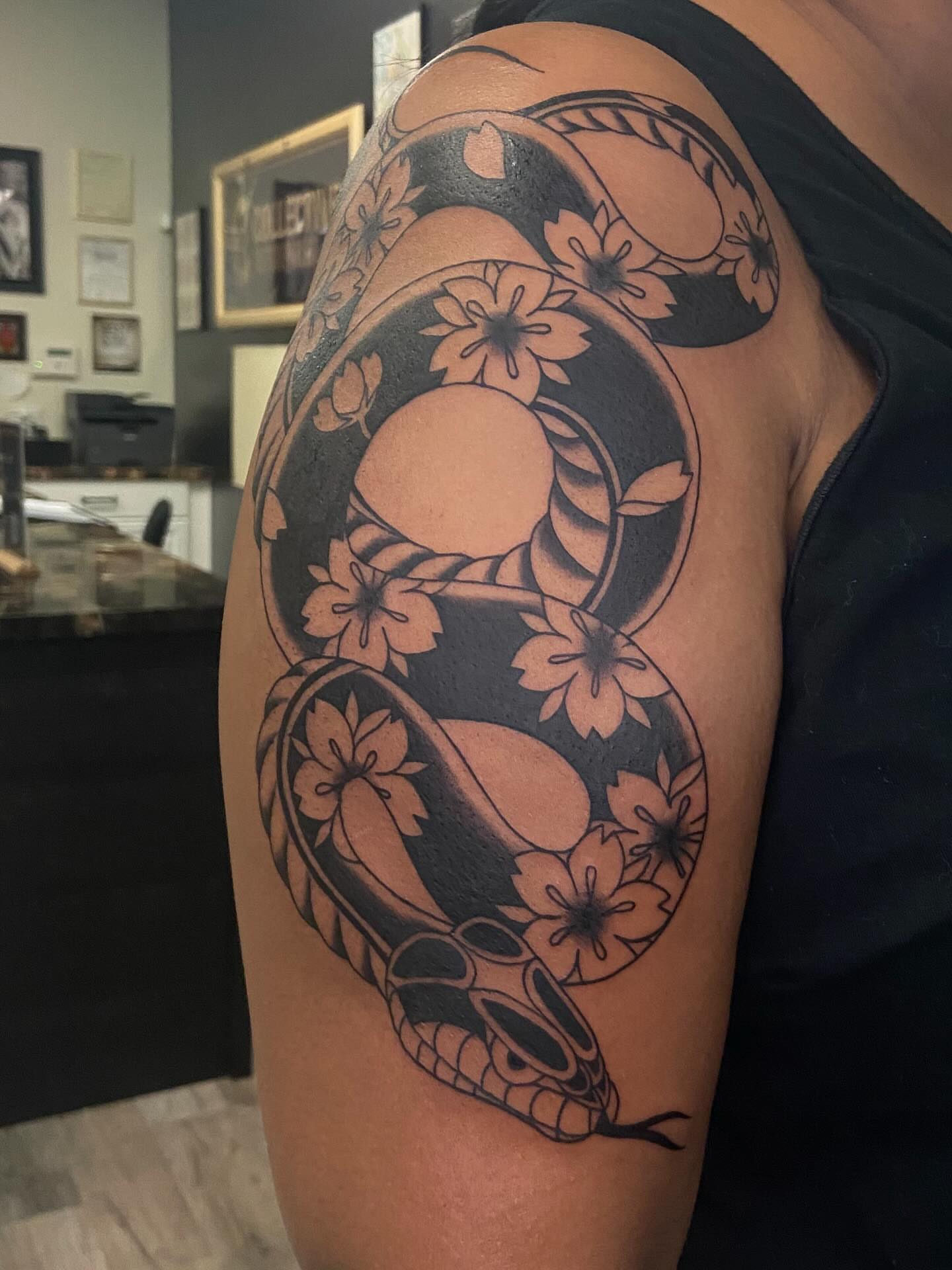Snake and flowers black and grey tattoo on the shoulder by Las Vegas Tattoo Artist π€ Nani