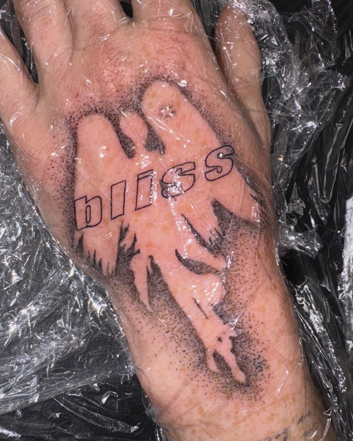 Tattoo by @oxurminexo — dotwork