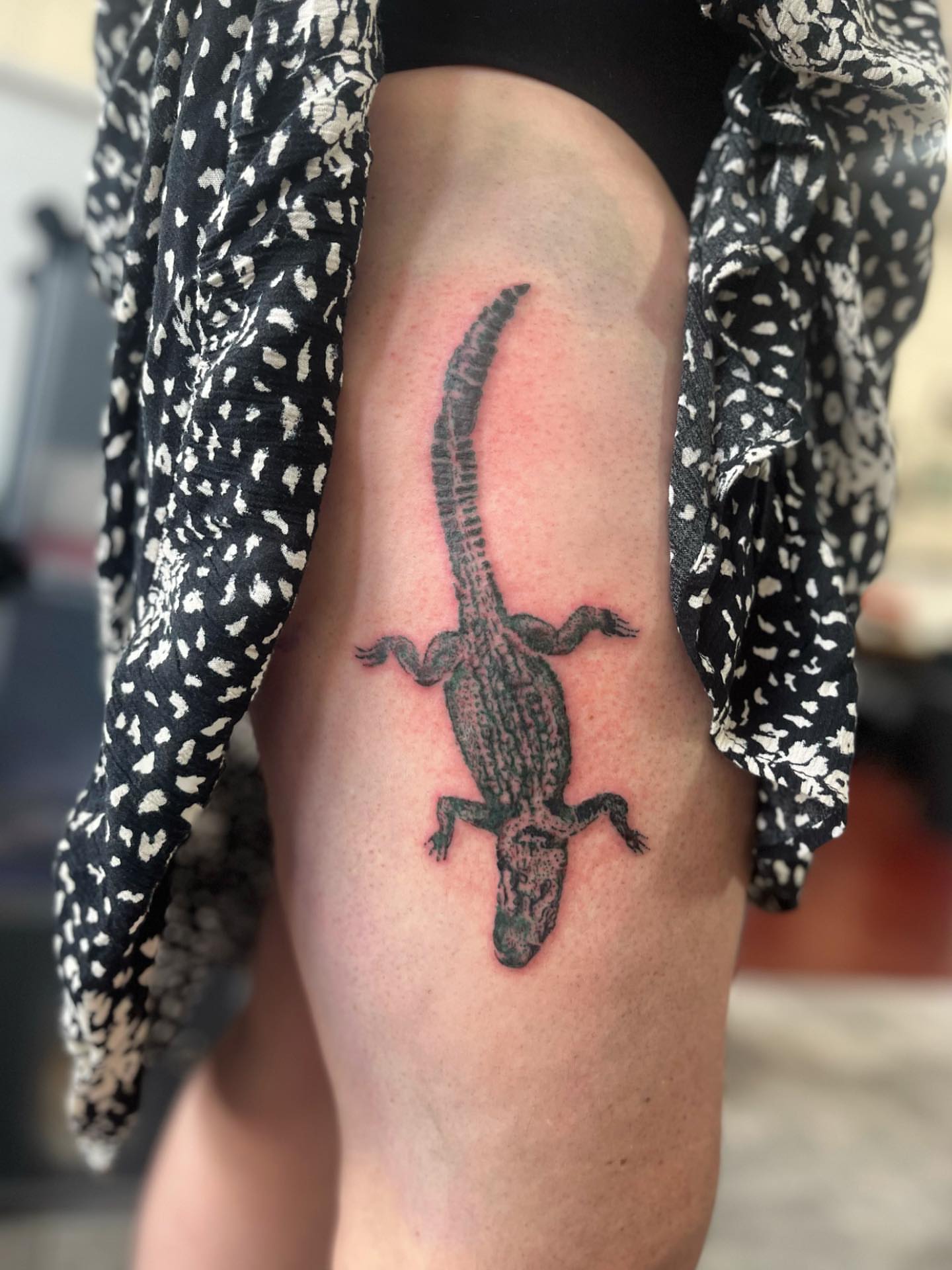 Alligator realism tattoo on the thigh by Rafaela Lopez