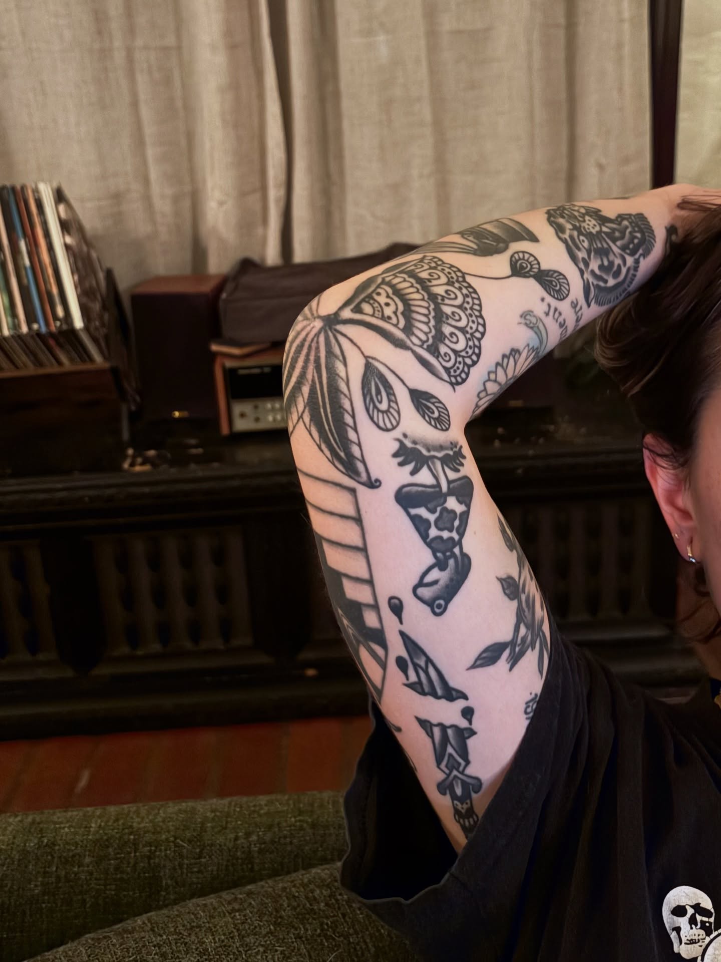 Butterfly and floral American traditional tattoo on the forearm by 𝓰𝓲𝓷𝓪 𝓼𝓮𝓻𝓹𝓮𝓷𝓽𝓲𝓷𝓪