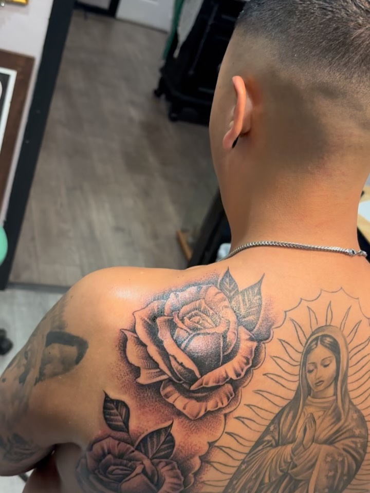Roses and virgin mary black and grey tattoo on the back by michael