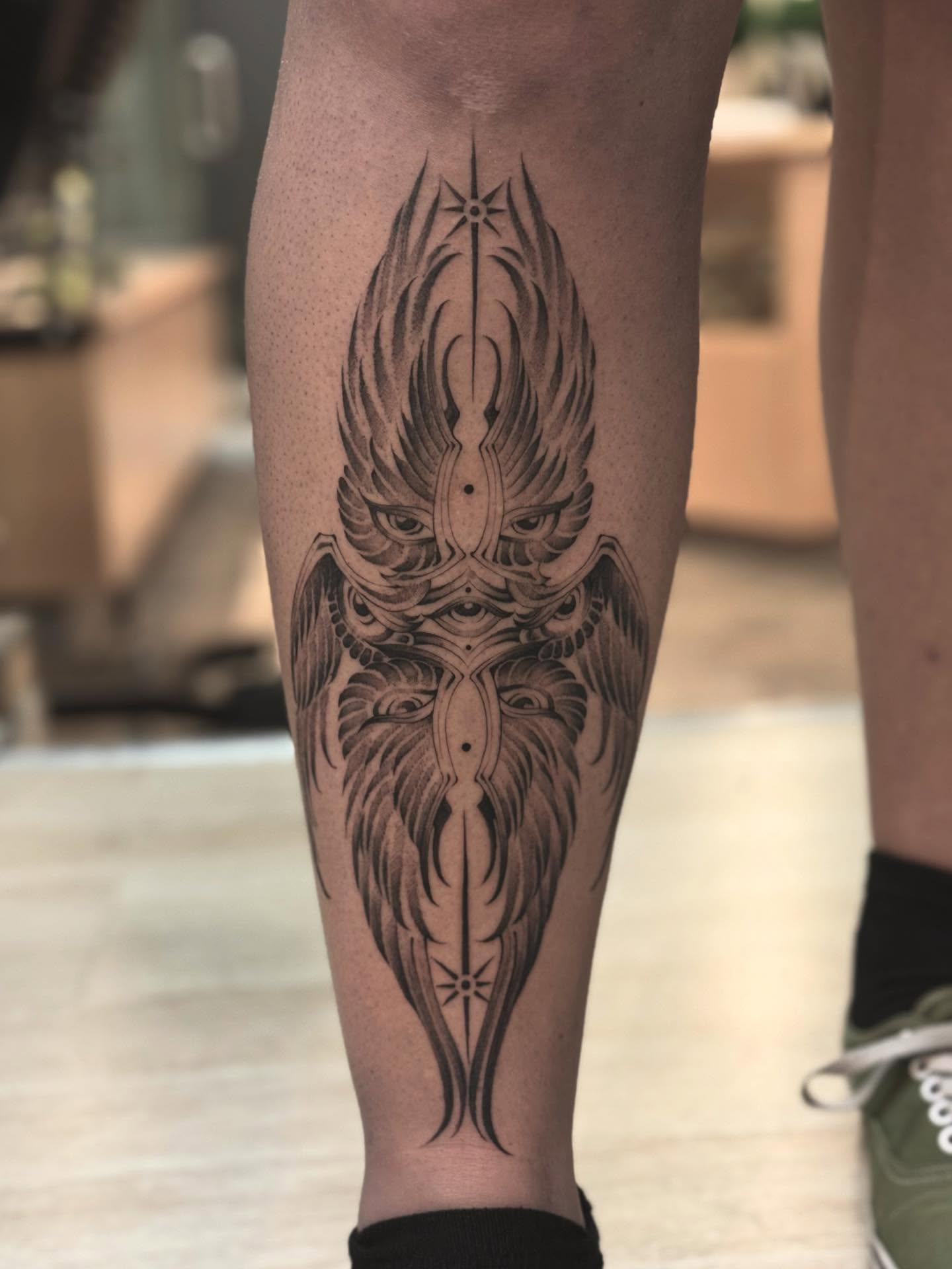 Bearded dragon black and grey tattoo on the calf by ᴋᴀᴛᴇ ᯽ ᴘᴀᴄɪᴏᴛᴛɪ