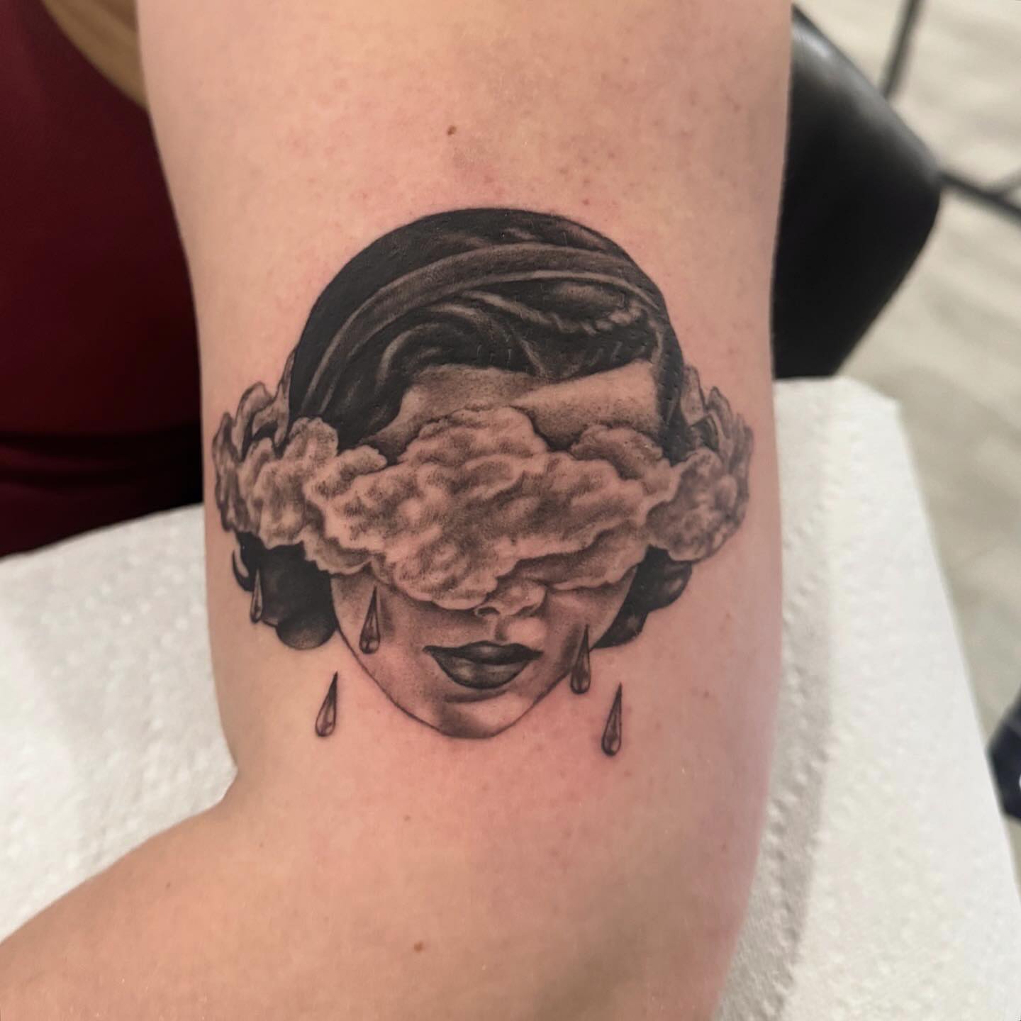Smoke cloud realism tattoo on the forearm by dallas tattoo artist ๐ฒ๐ฝ bilingue