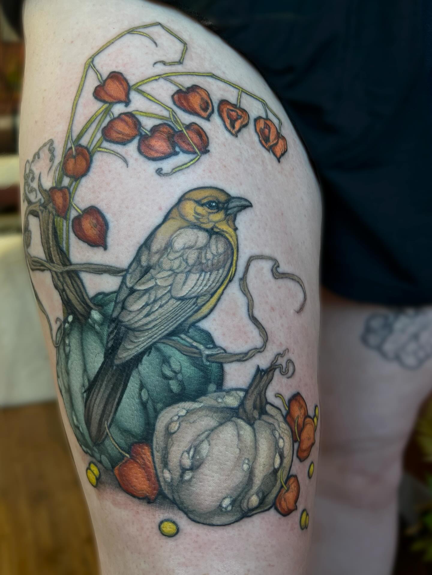 Bird and pumpkin realism tattoo on the thigh by β₯πΈππͺπ€π€π ππβπππβ₯