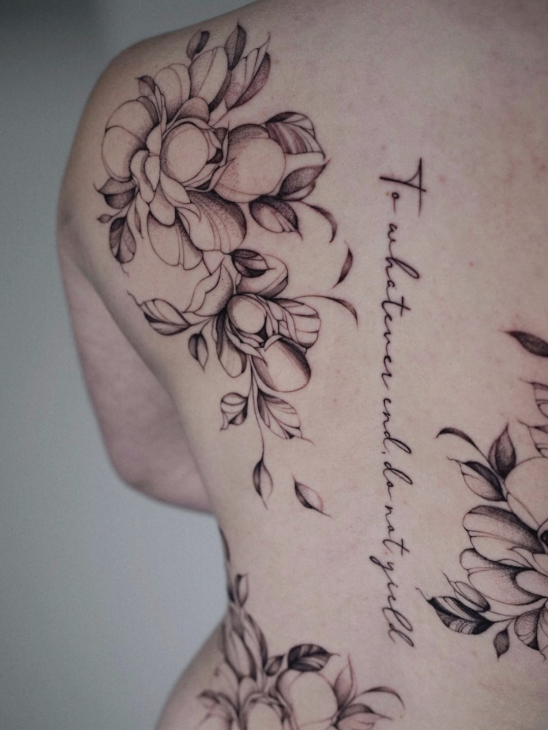 Flowers and script black and grey tattoo on the shoulder by @katuvetattoo