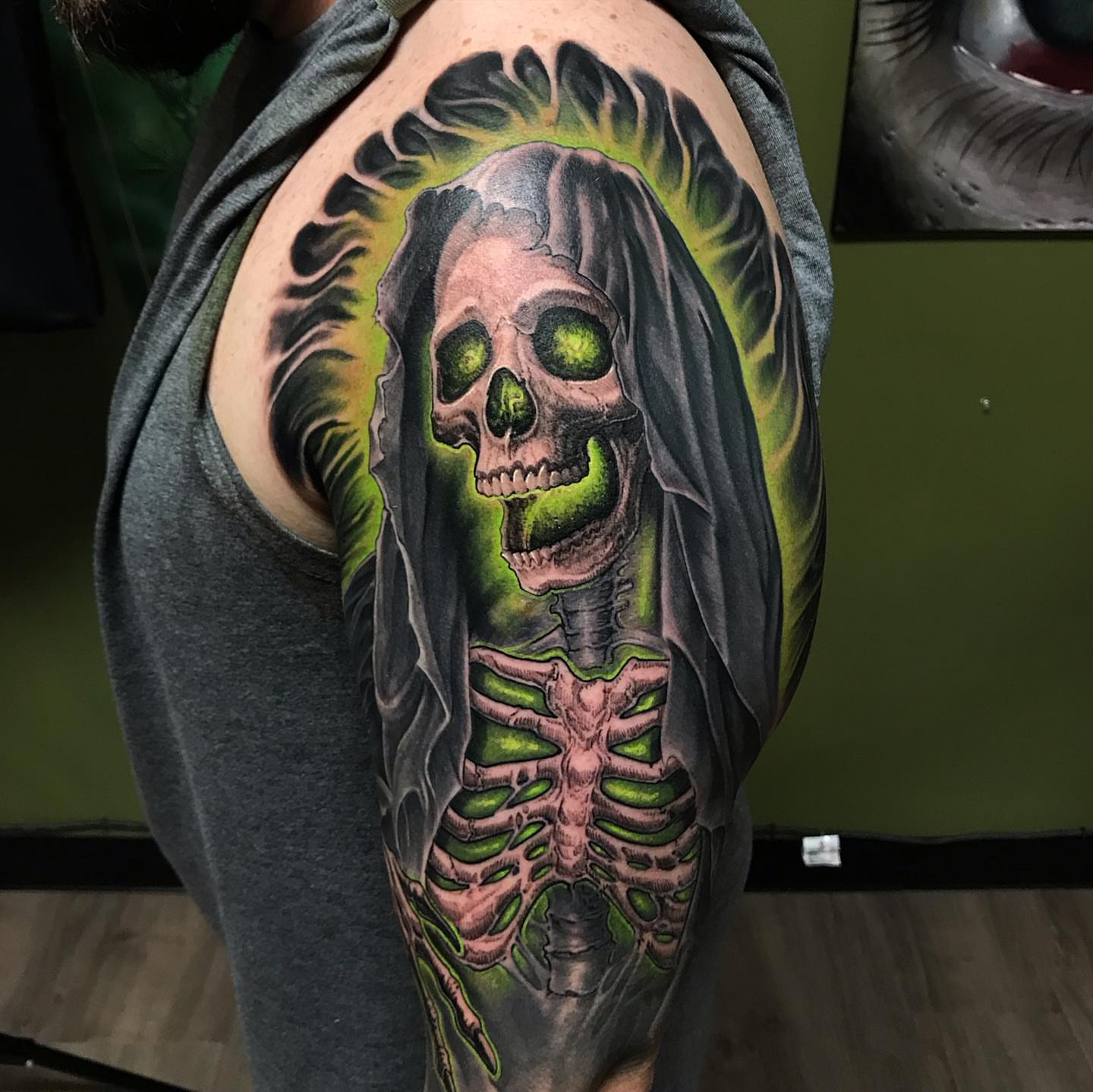Skull realism tattoo on the shoulder by Rick Rayne