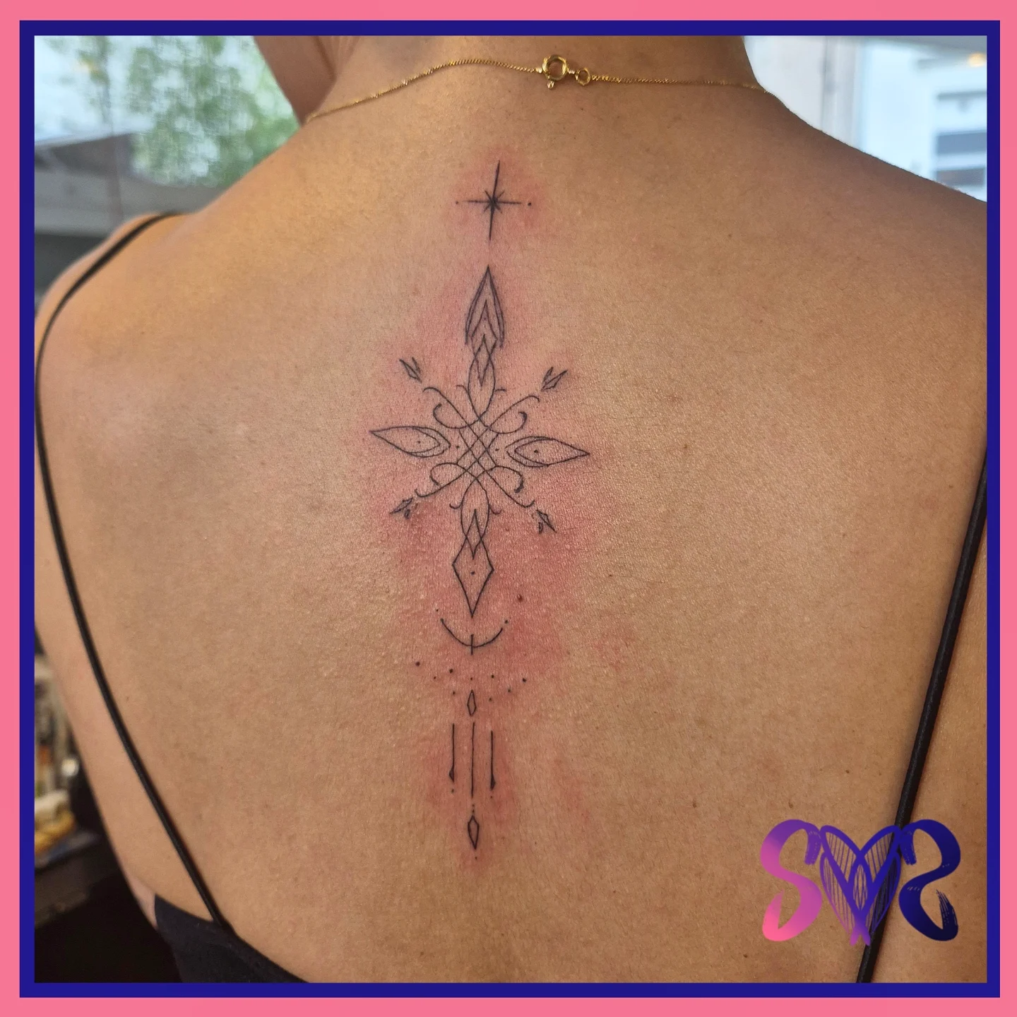 Cross with arrows geometric tattoo on the back by Sooz, Tours, Centre-Val de Loire