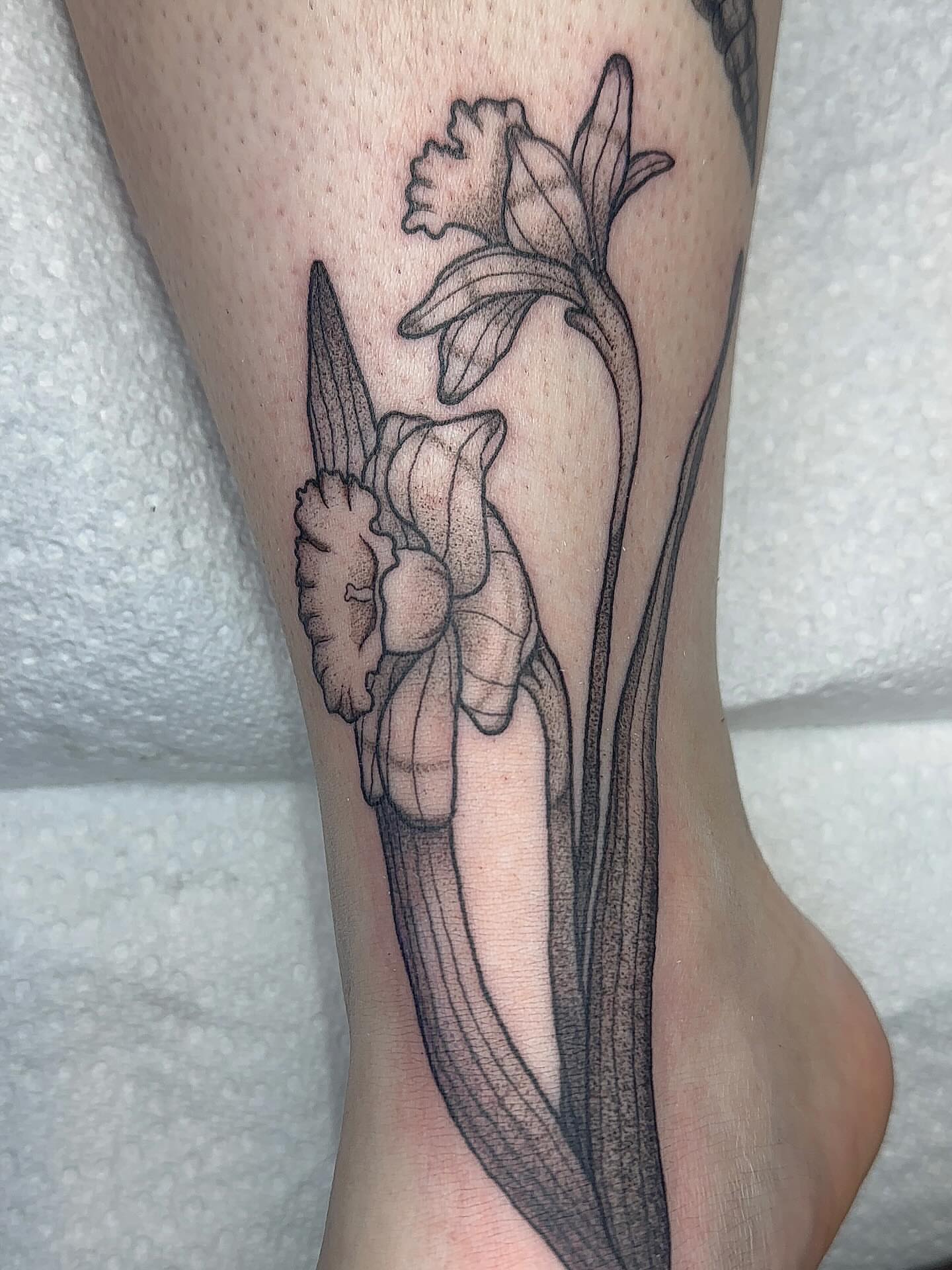 Tattoo by @savannahleetattoos — dotwork, realism