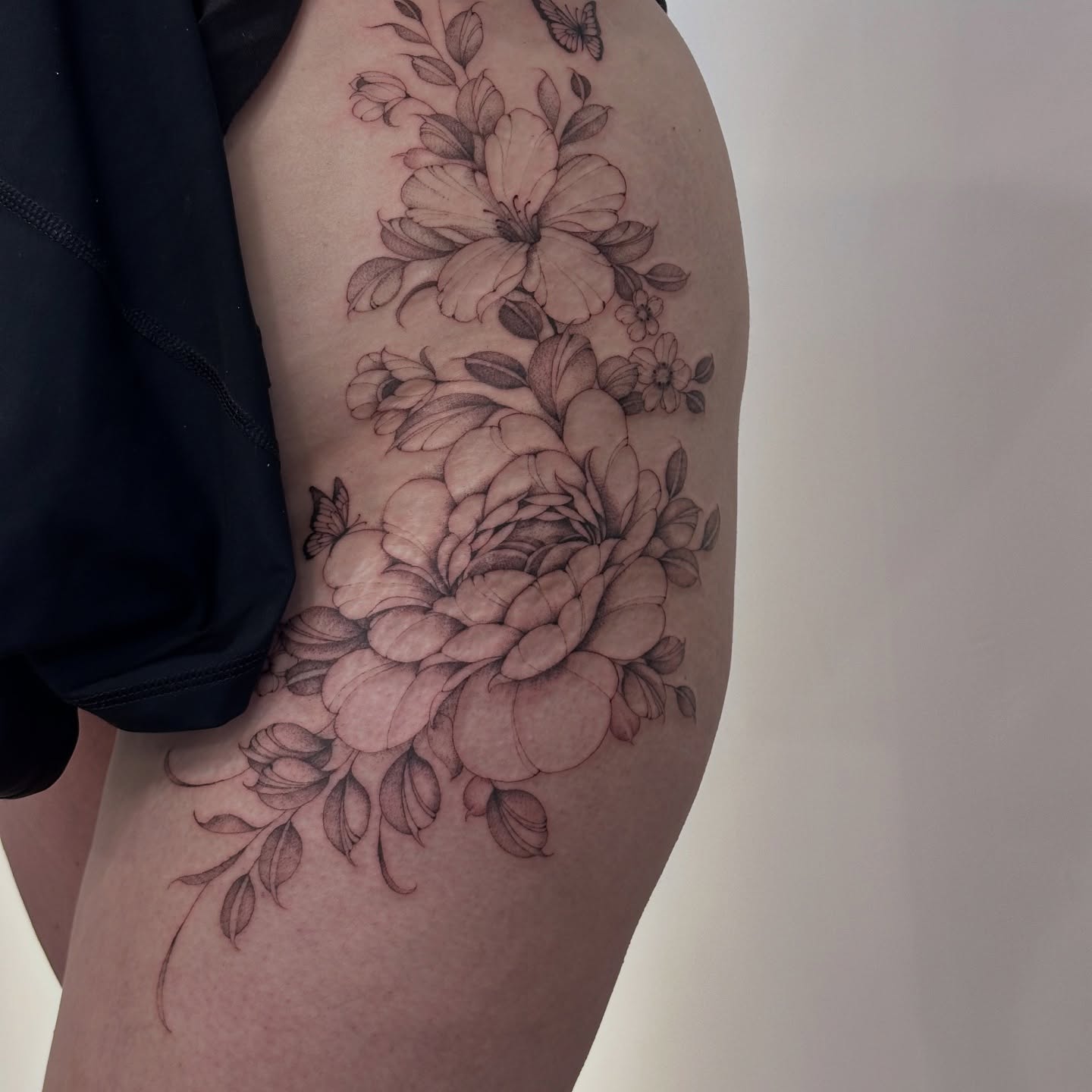 Floral bouquet realism tattoo on the thigh by ᴍɪᴄʜᴇʟʟᴇ, New York, New York