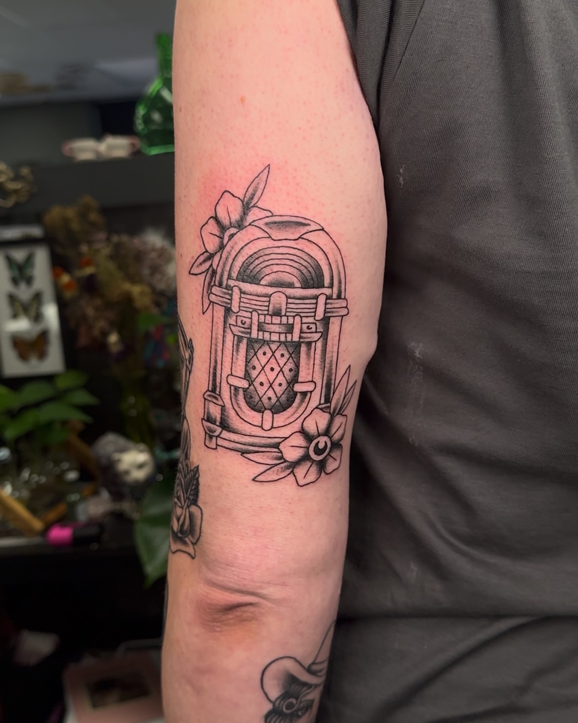 Jukebox black and grey tattoo on the forearm by πππͺ‘